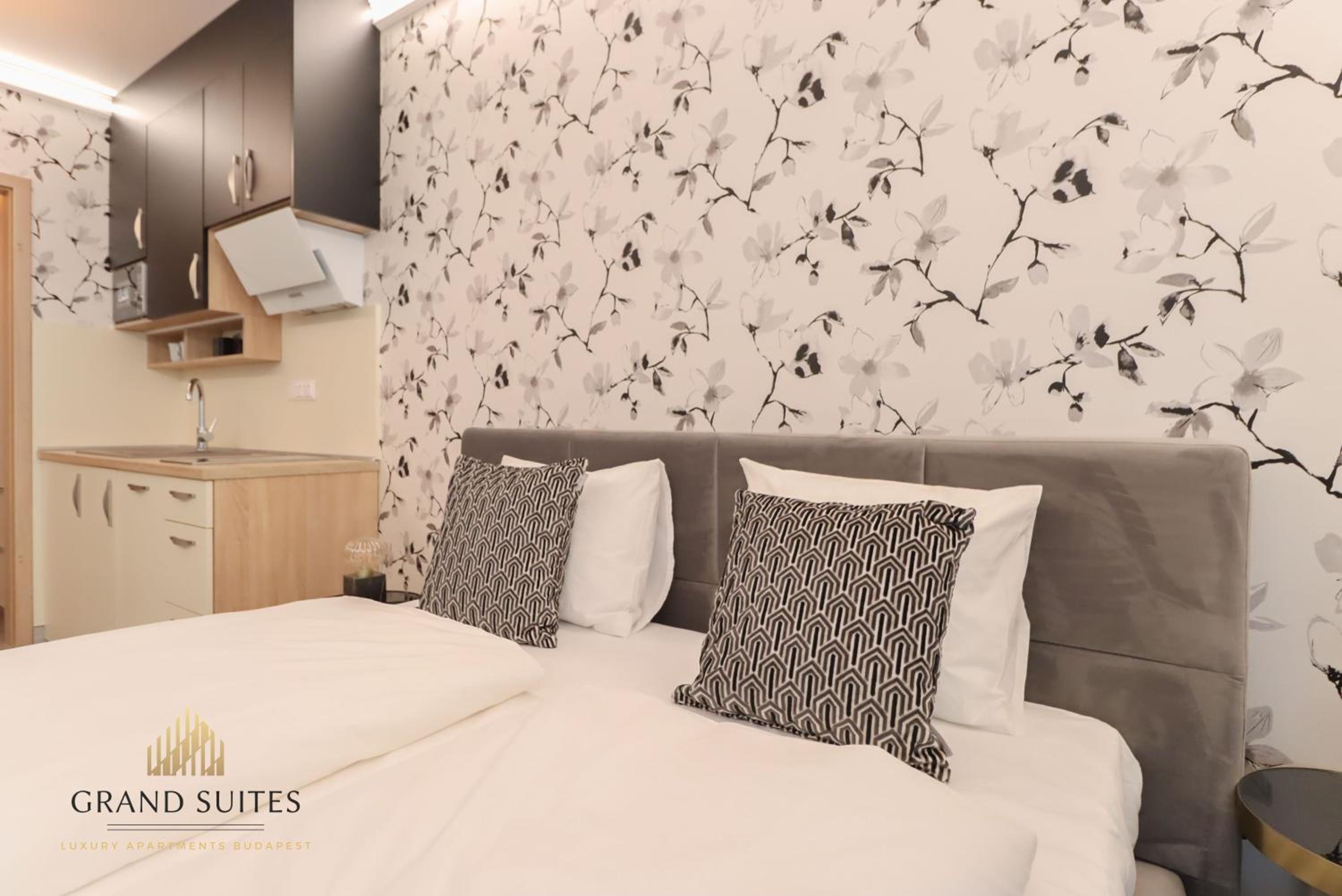 Grand Suites Central