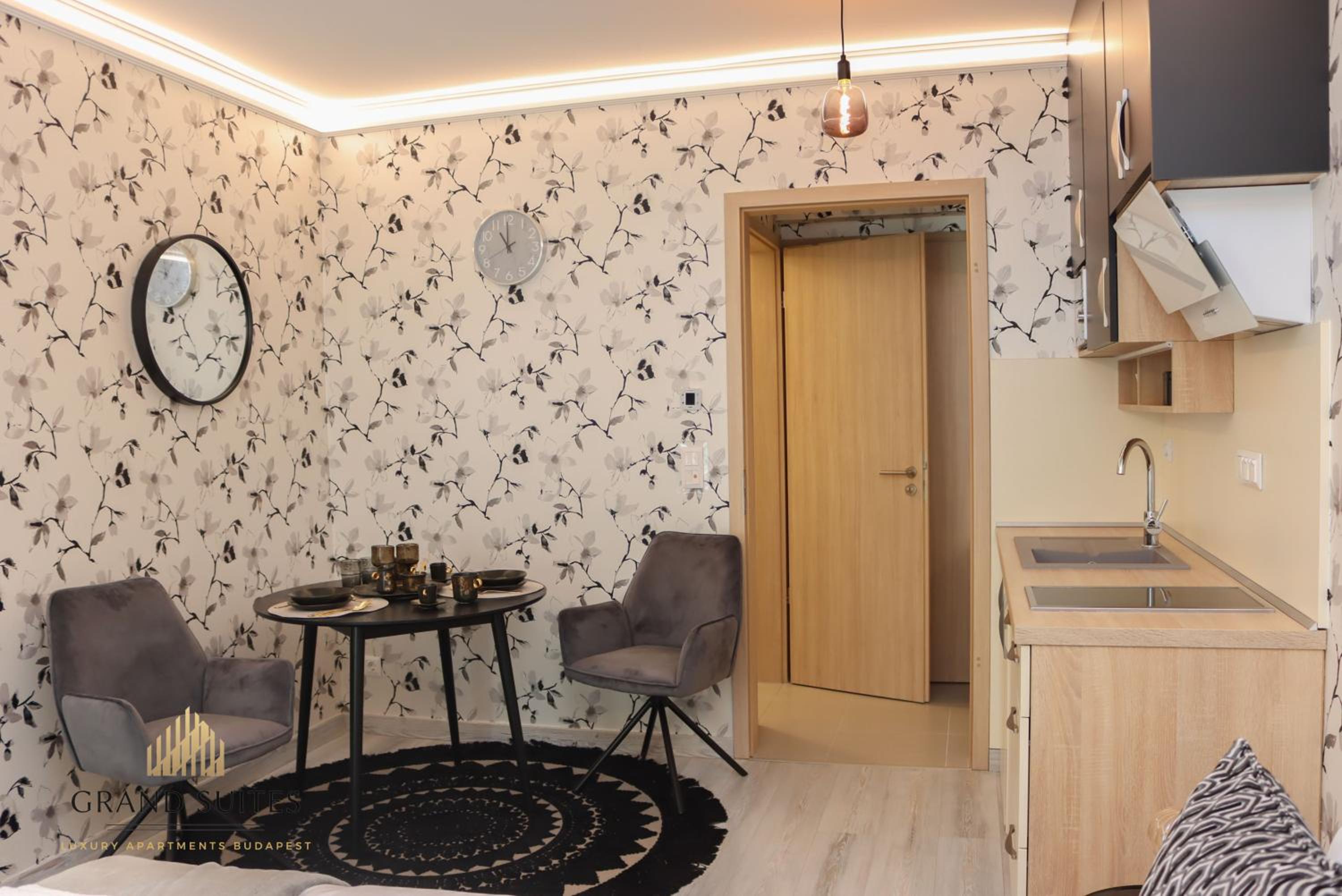 Grand Suites Central