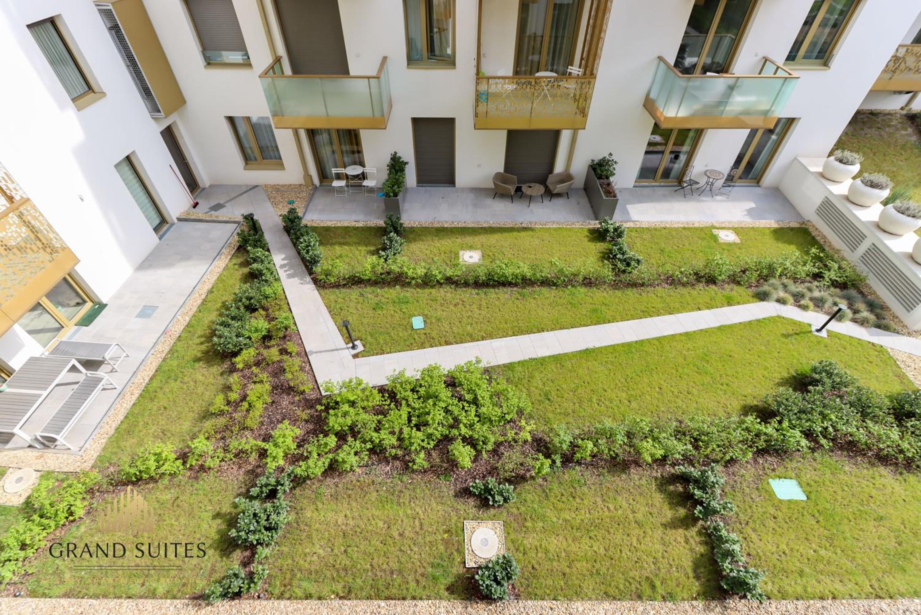 Grand Suites Central