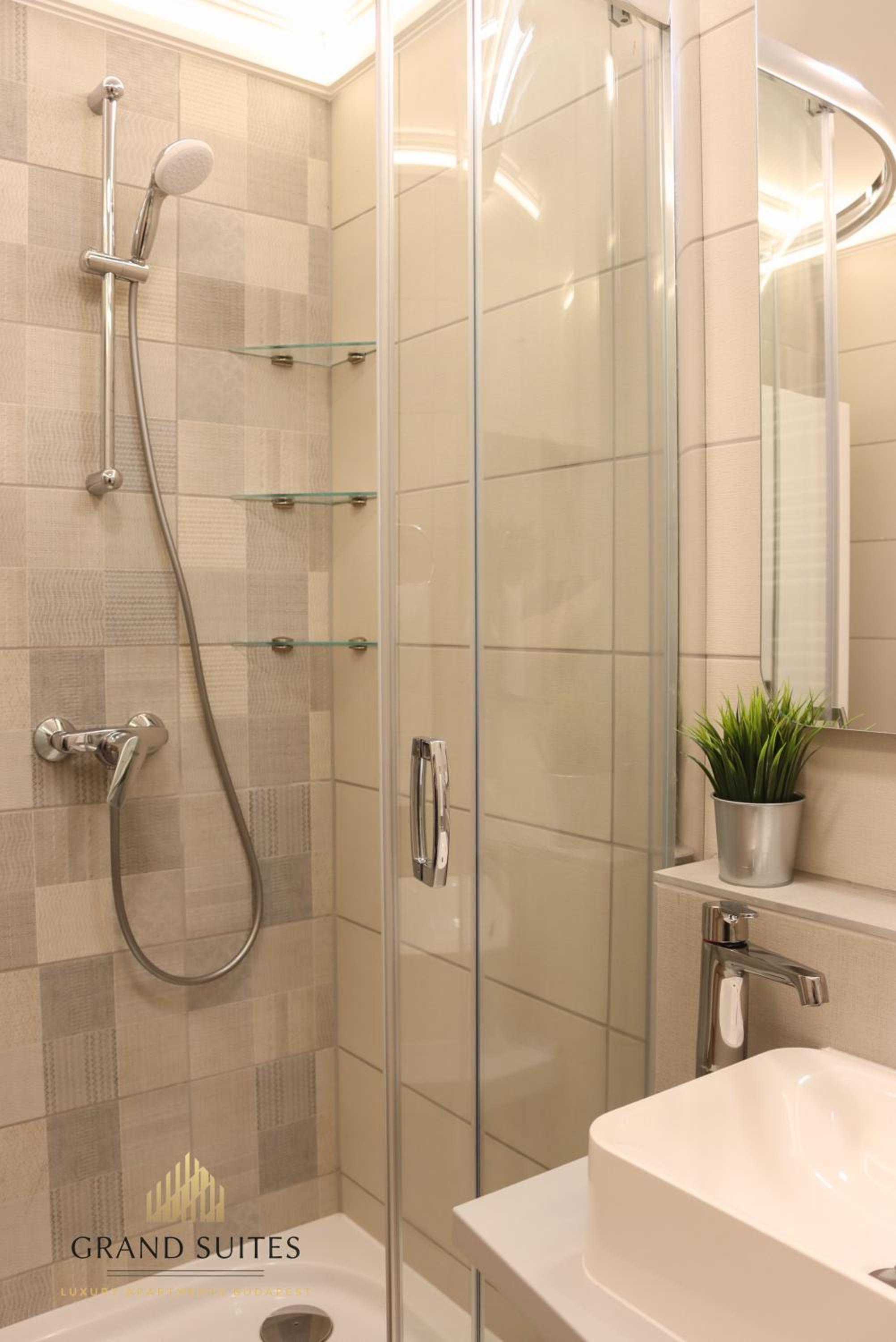 Grand Suites Central