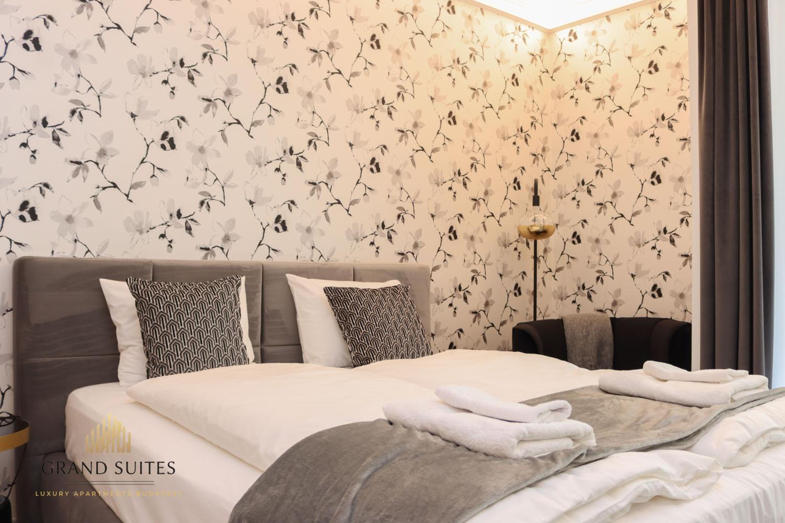 Grand Suites Central