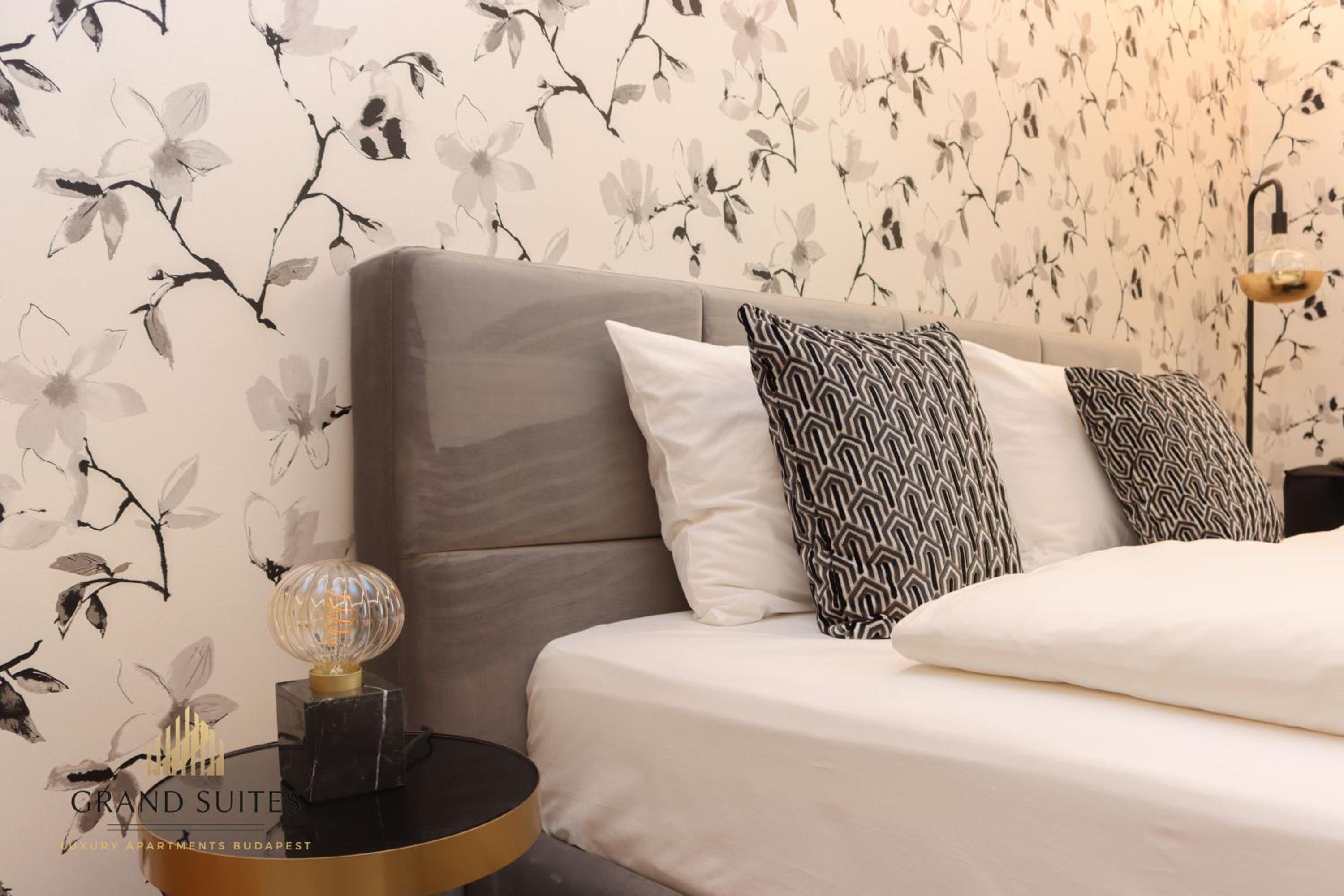 Grand Suites Central