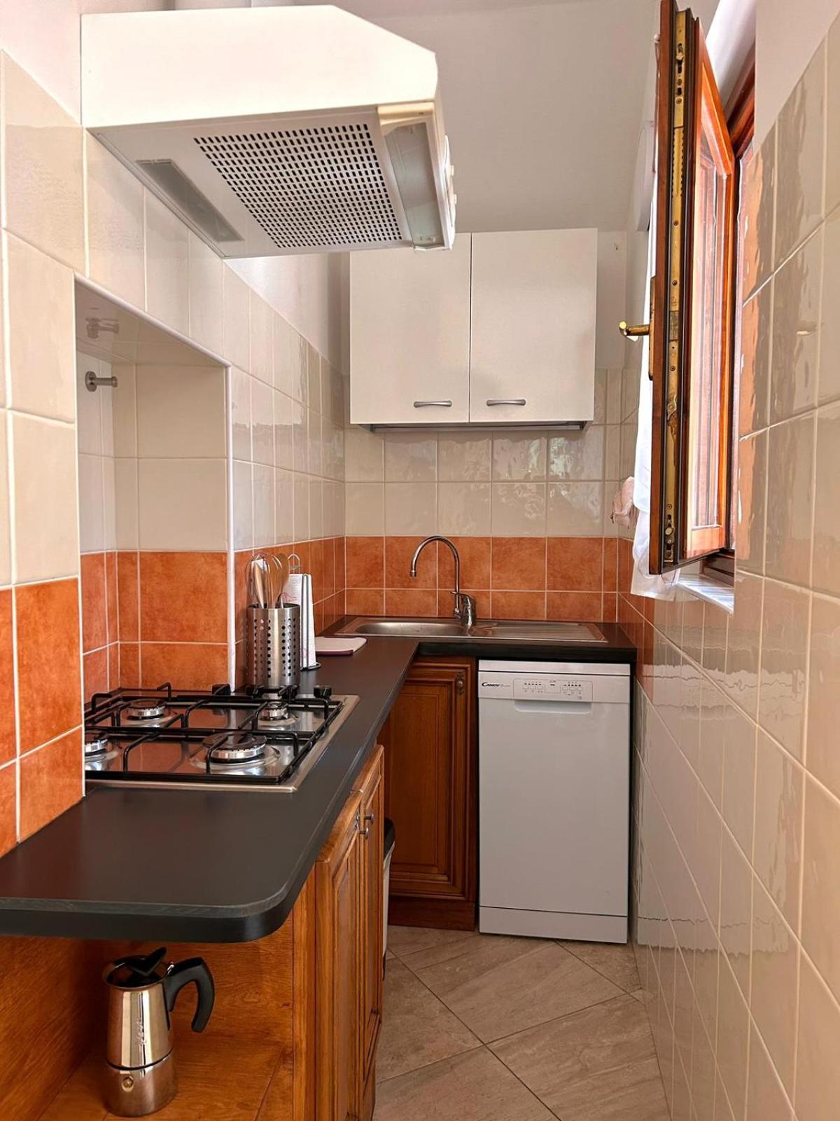 TRA MONTI E LAGO en Verbania — kitchen