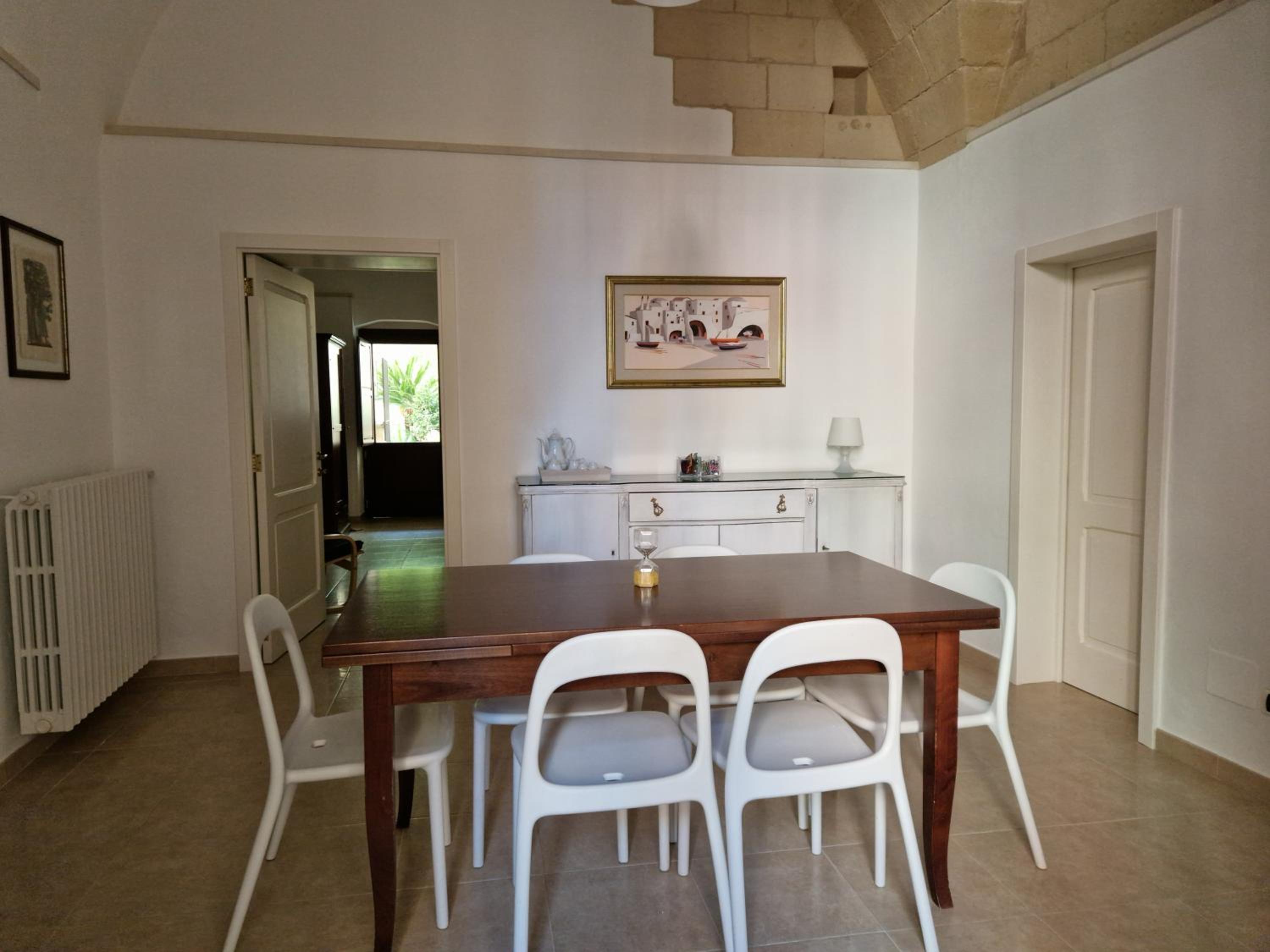 Hotel Al centro di Lecce appartamento Le Due Rose-con patio privato - Image 1