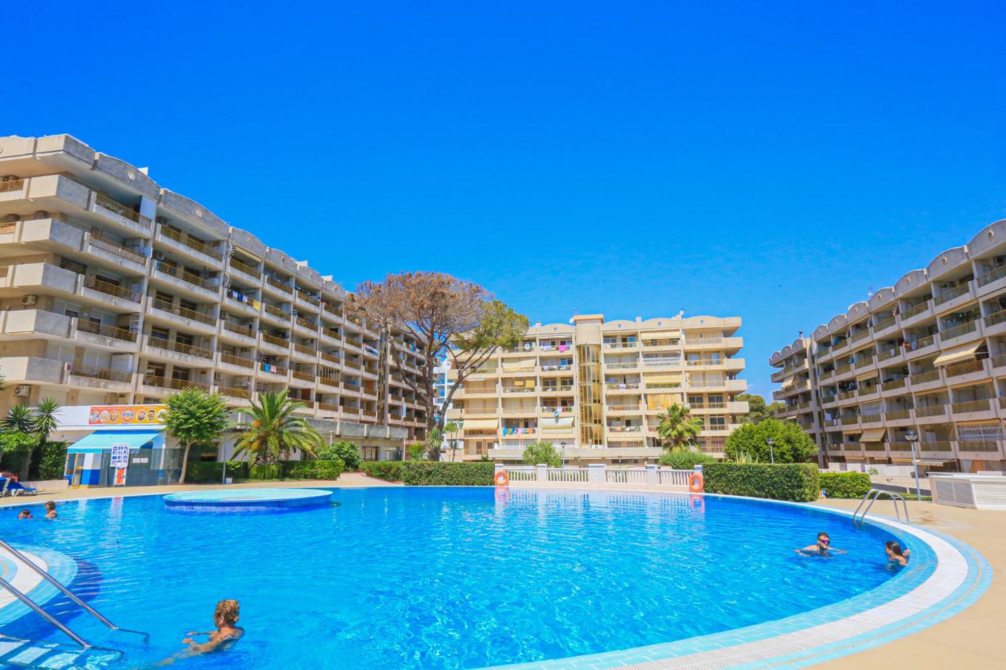 Luminoso apartamento en SALOU con TERRAZA y PARQUE INFANTIL IDEAL FAMILIAS