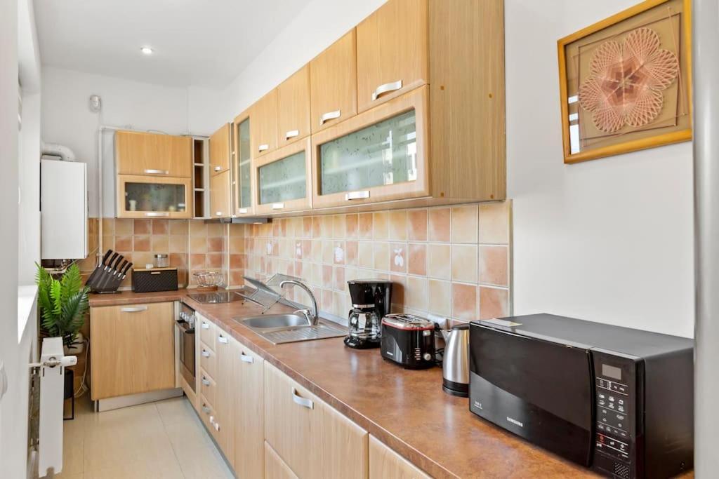 Spacious Central 3 Rooms