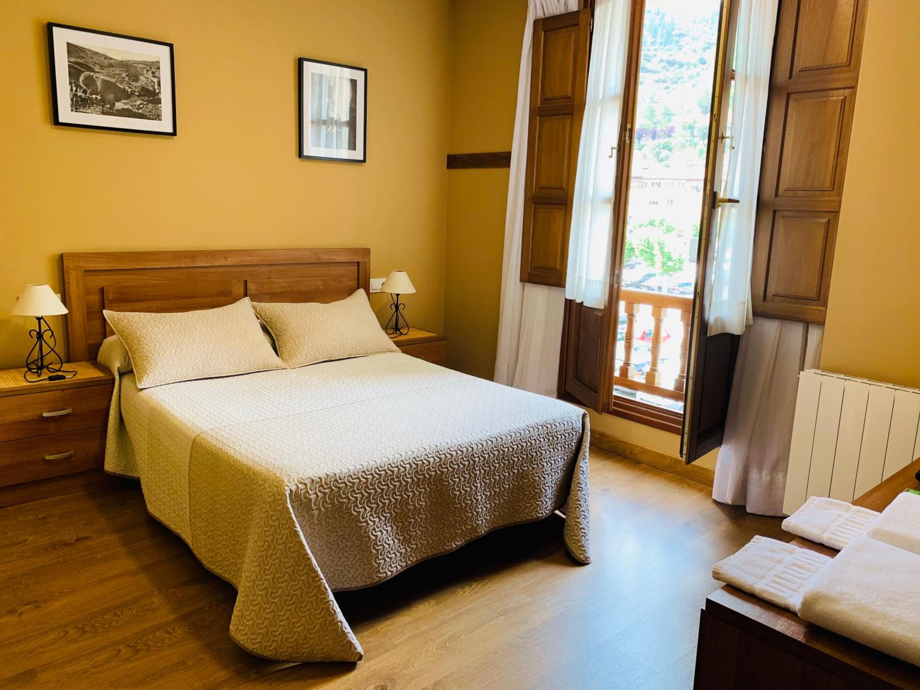 Hostal La Serna