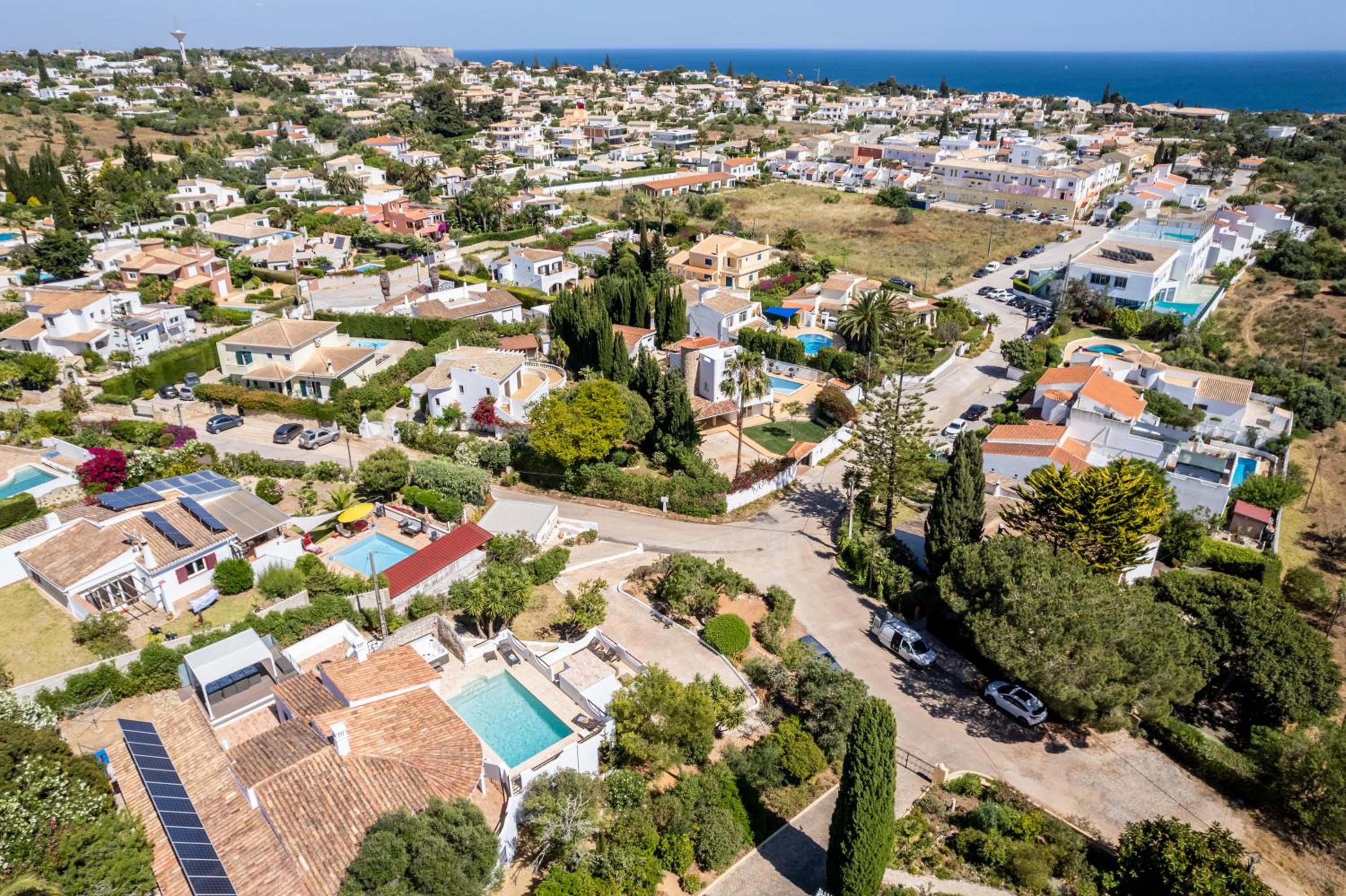 CoolHouses Algarve, Luz, 3 Bed villa, 1 bed studio, heated pool & jacuzzi, sea views, Casa Pequena view 4