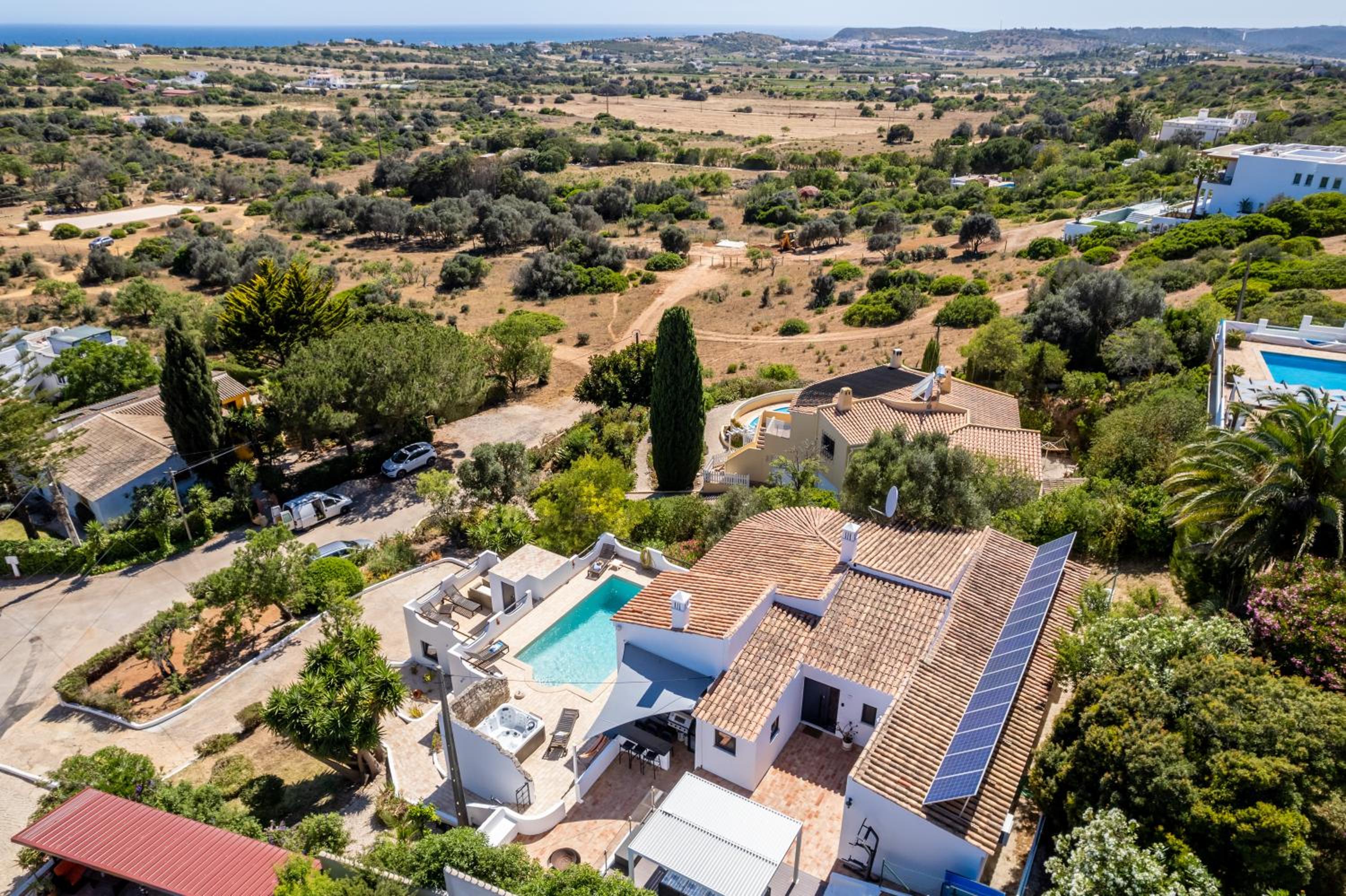 CoolHouses Algarve, Luz, 3 Bed villa, 1 bed studio, heated pool & jacuzzi, sea views, Casa Pequena view 5