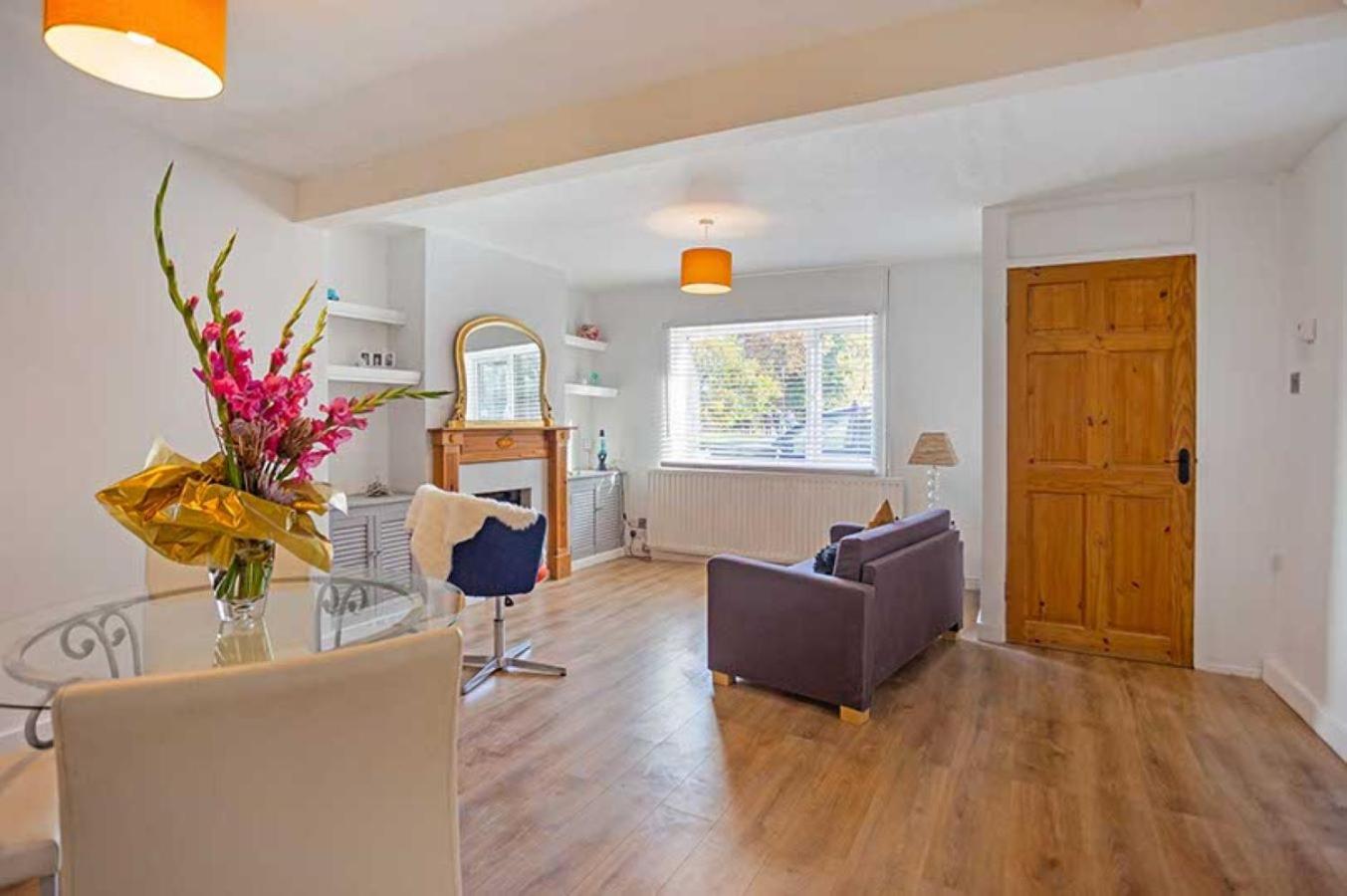 Relax with the whole family at the cosy cottage - Business rates available please enquire view 4