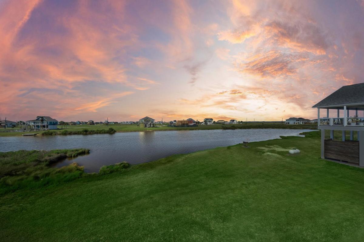 New Home w/ Amazing Views-Close to Beach, Bay, & Galveston Island State Park view 2