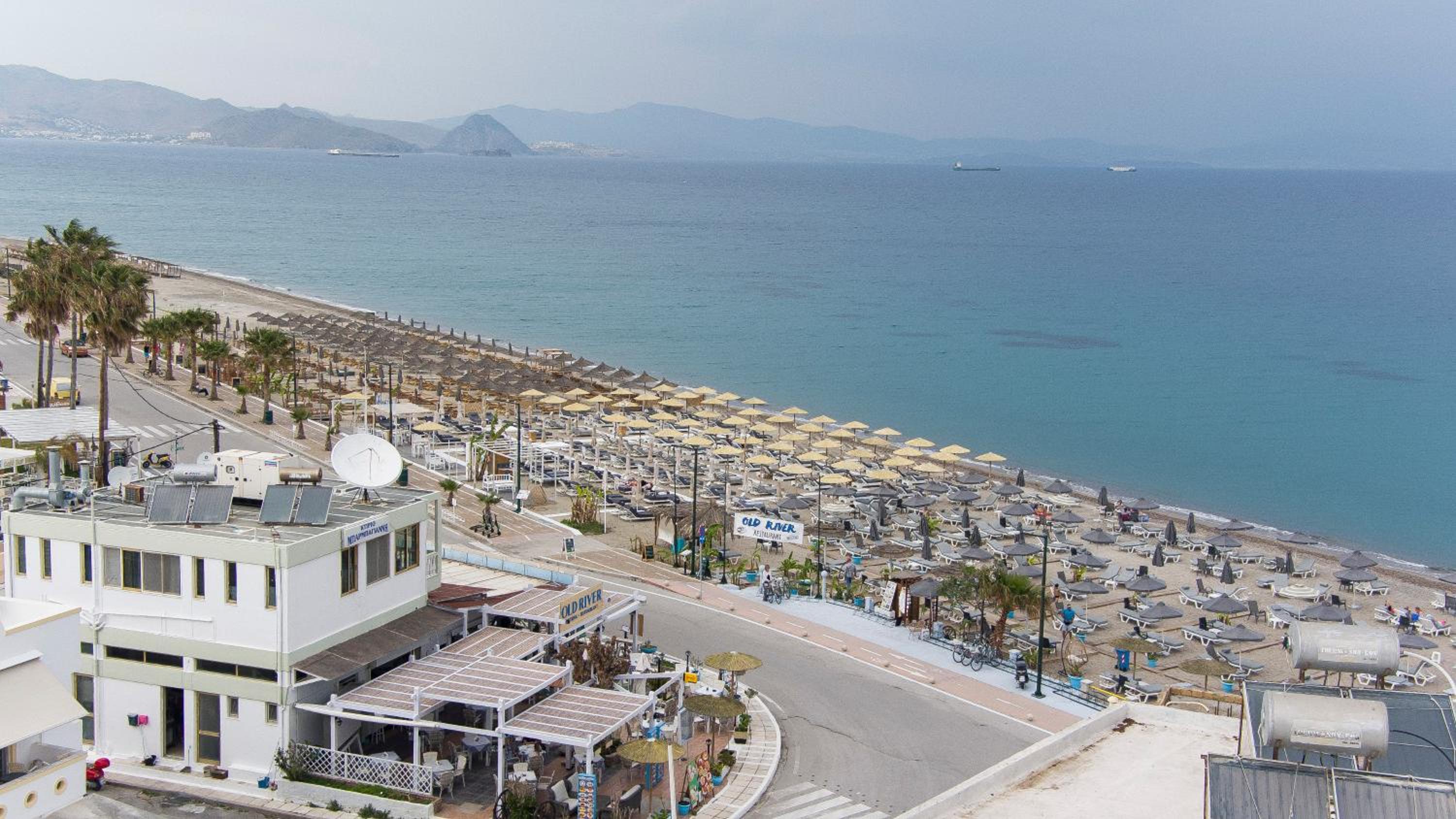 SeaSTAR Beach Apartments