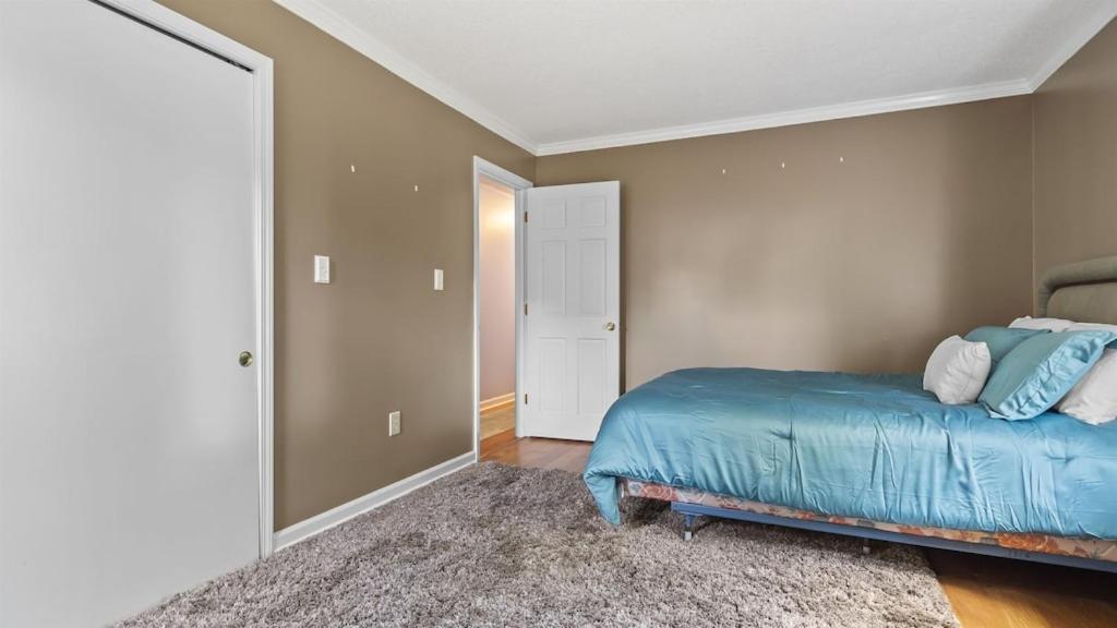 Captain's Quarters view 4