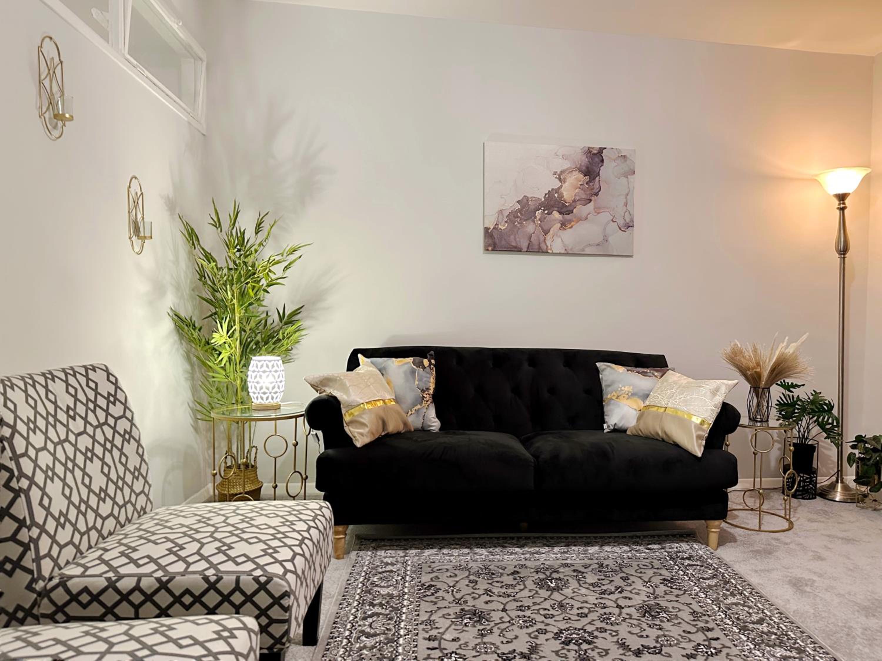 Zoey Place near Thames River - 2 Double Beds, 1 Single Bed, Spacious, Ideal for Families