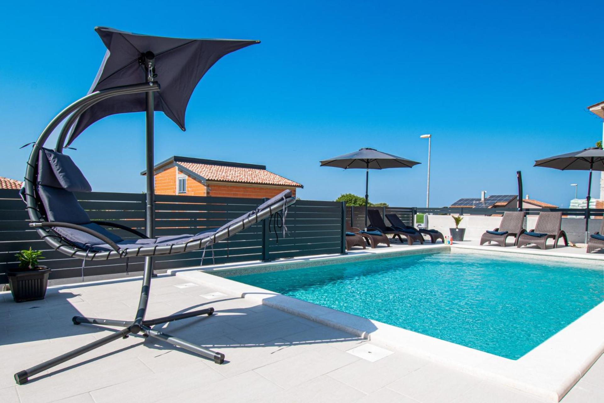 Villa Mina with a private pool in Pula view 5