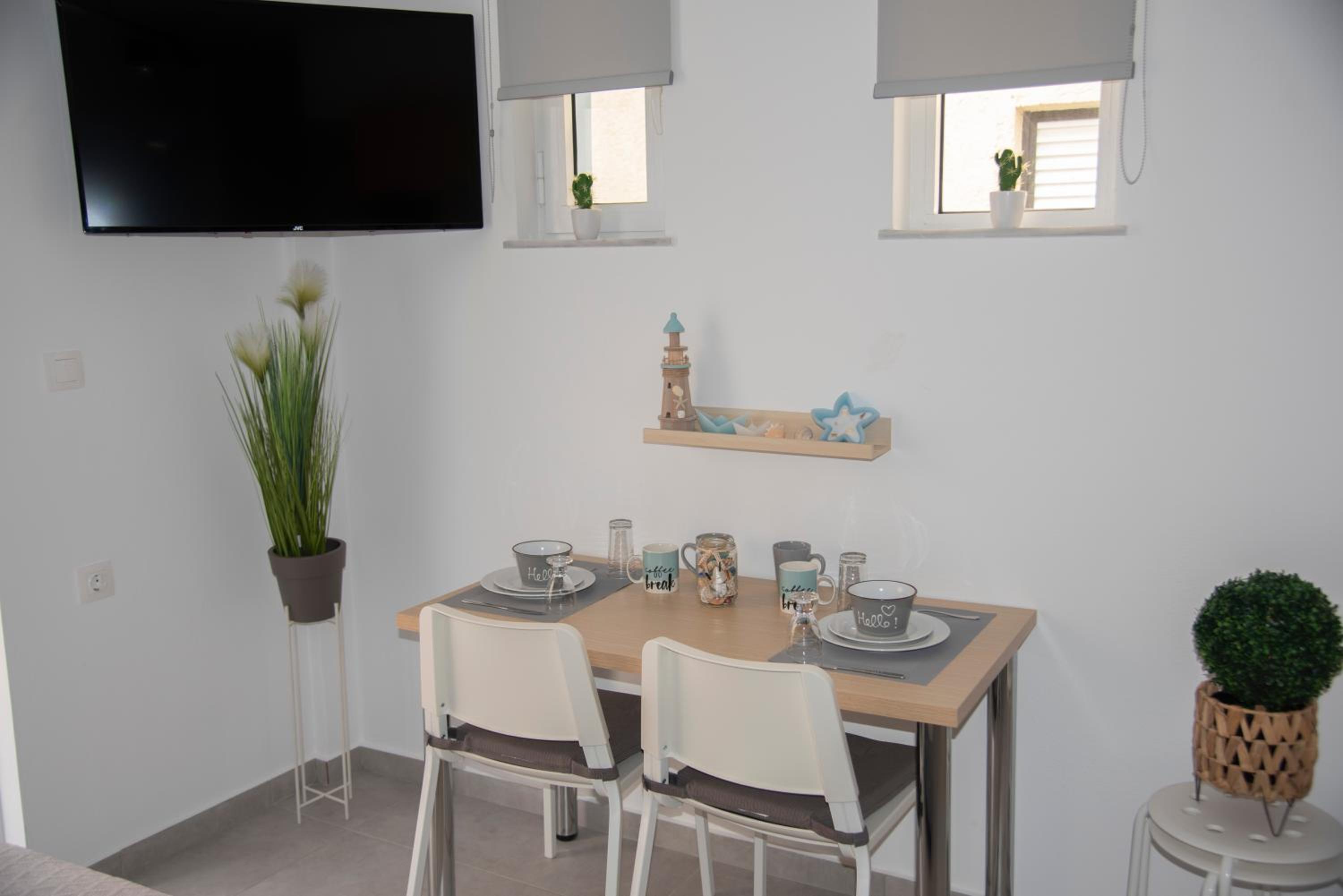 SeaSTAR Beach Apartments