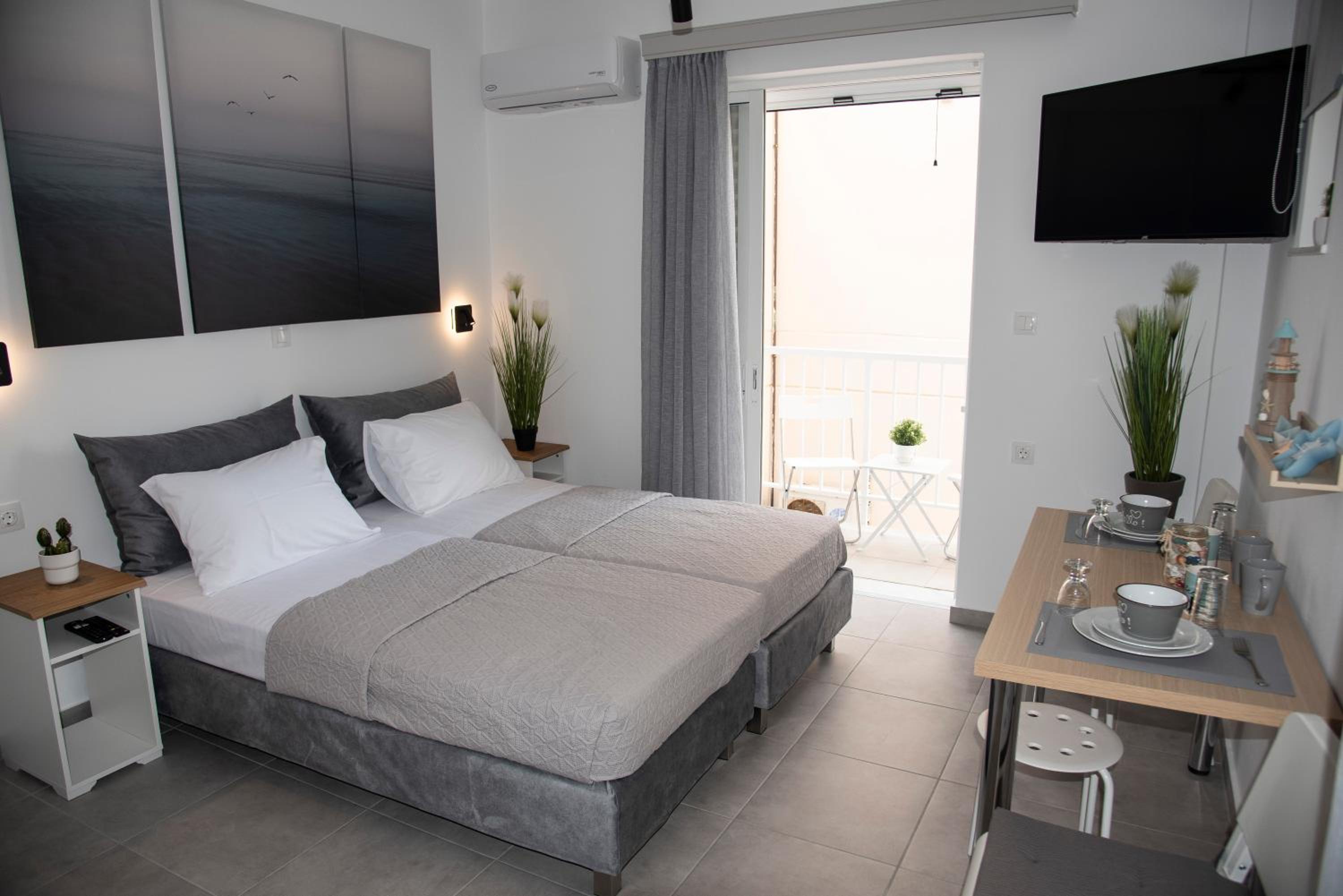 SeaSTAR Beach Apartments