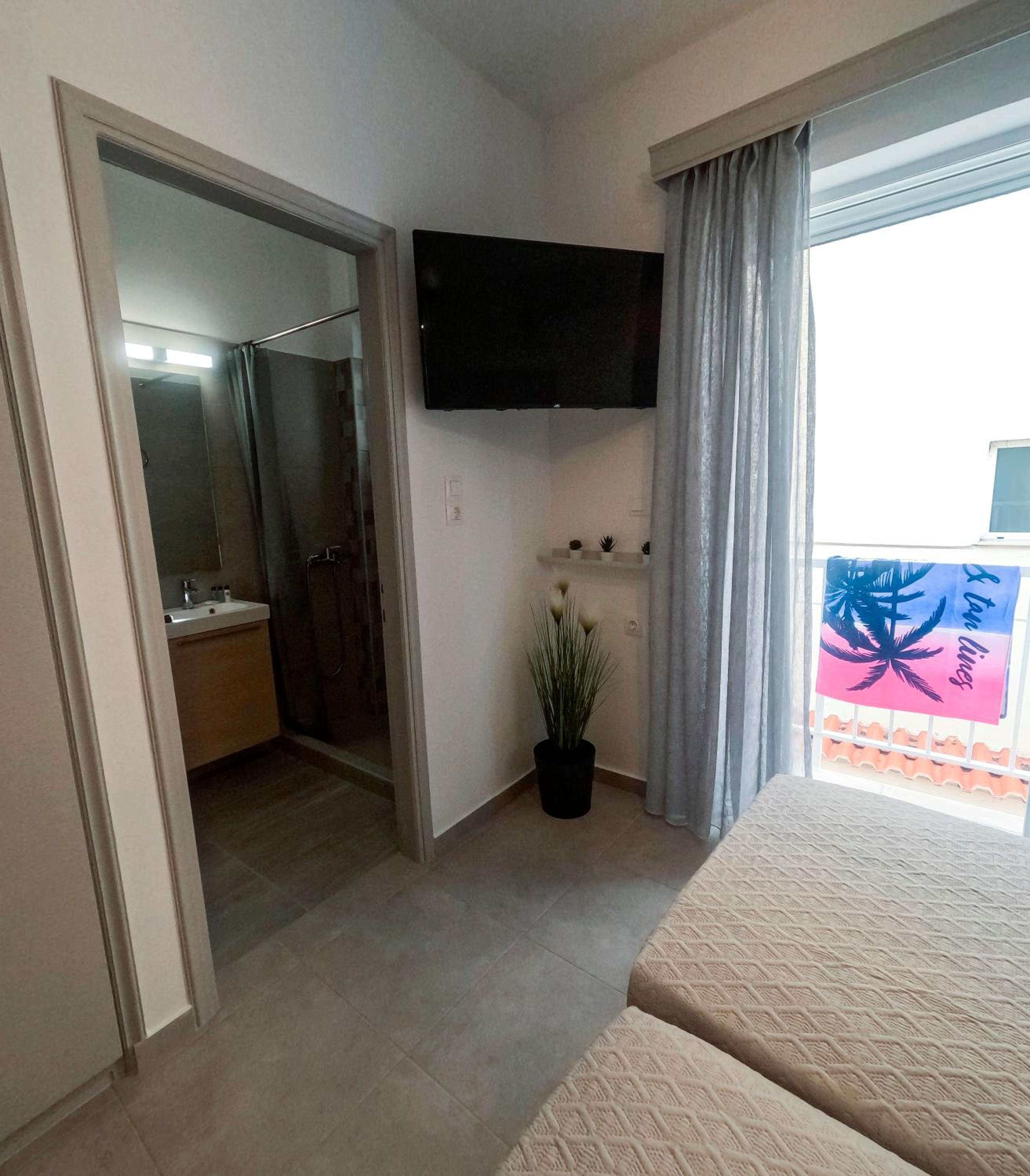 SeaSTAR Beach Apartments