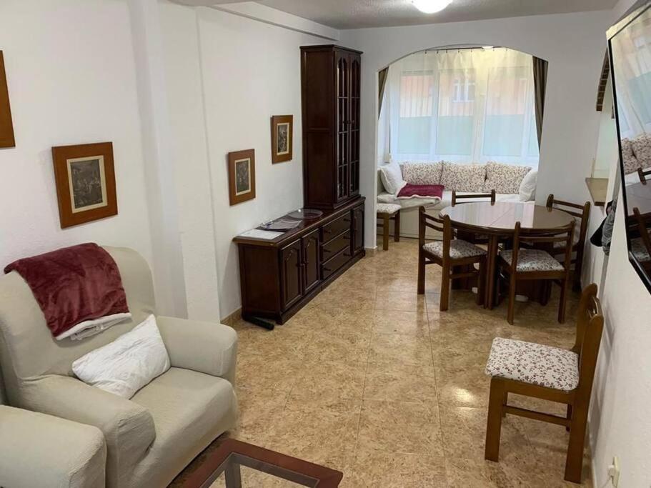 Bonito Apartamento en la Manga con piscina entre dos mares