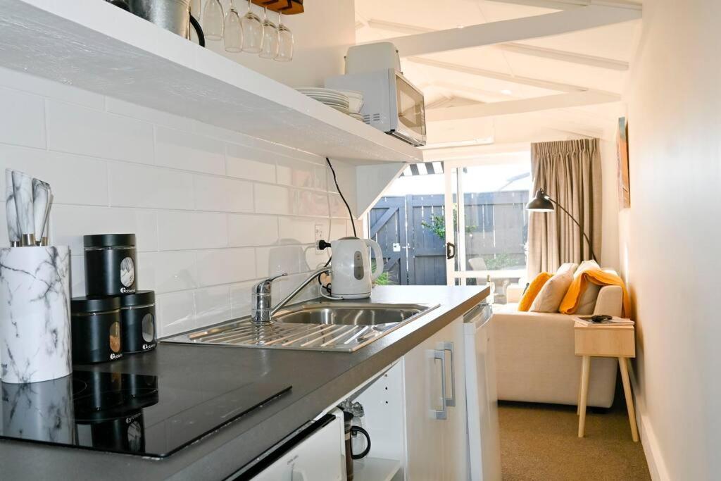 Modern and Private Guesthouse with Hot Tub located 500m to Havelock North Village view 5