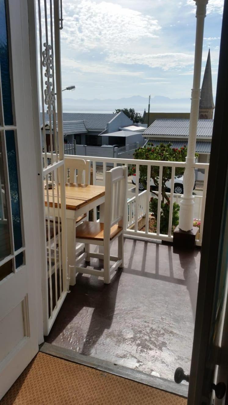 Twin Palms Accommodations view 4