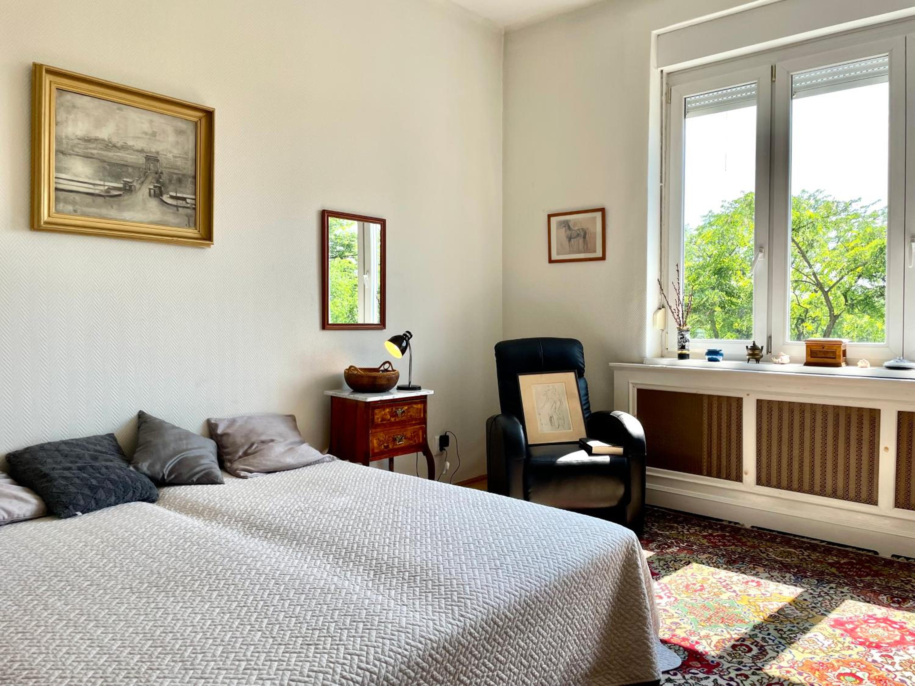 Villa with terrace overlooking the city park view 2