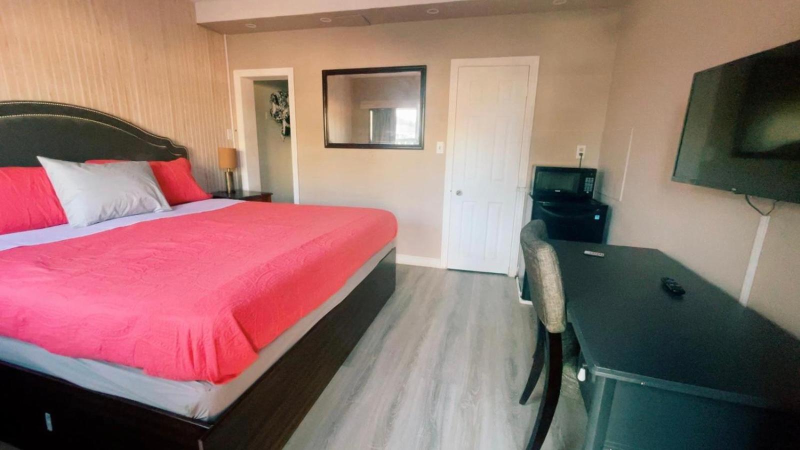 Crestwood Motel