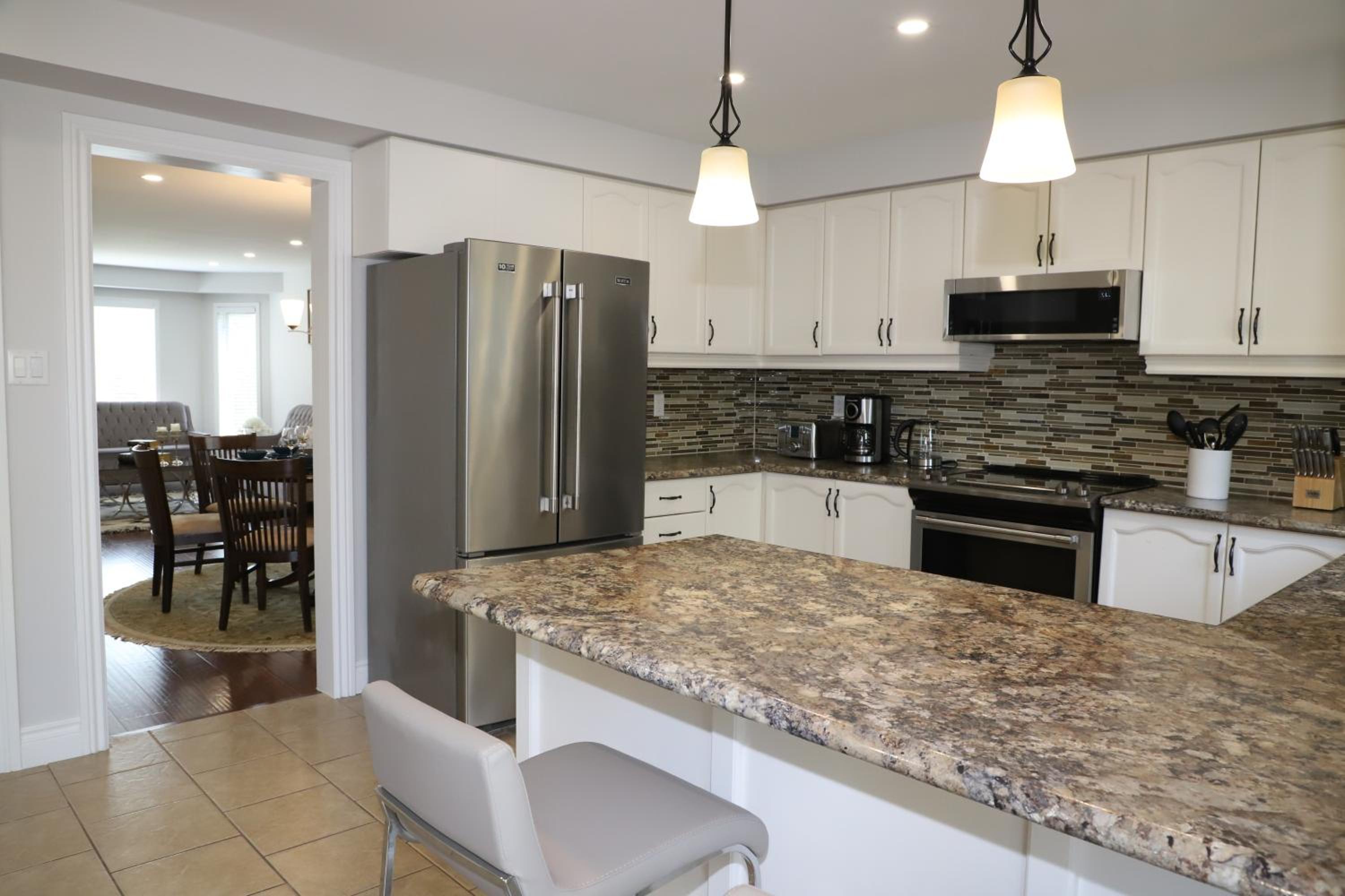 Lavish 4BR House Near Simcoe Lake & FH Resort