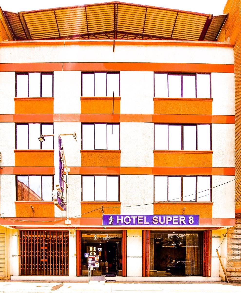 Hotel El Super 8 - Image 1