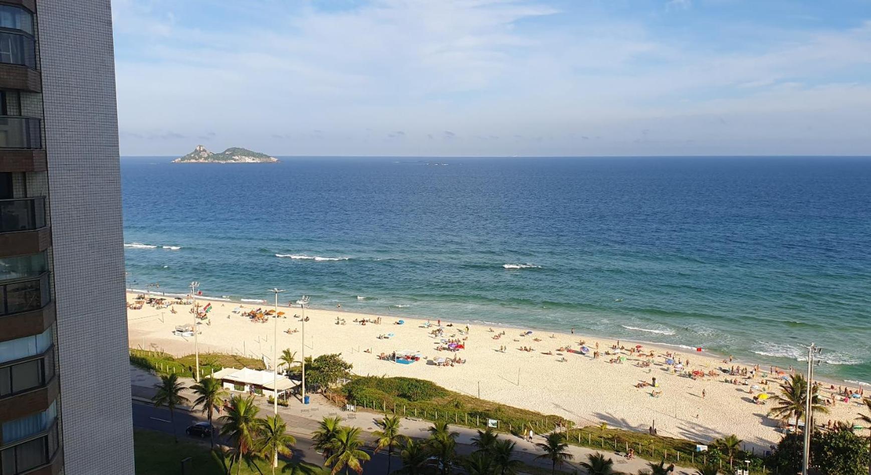 APTO VISTA MAR e PÉ NA AREIA DA BARRA DA TIJUCA