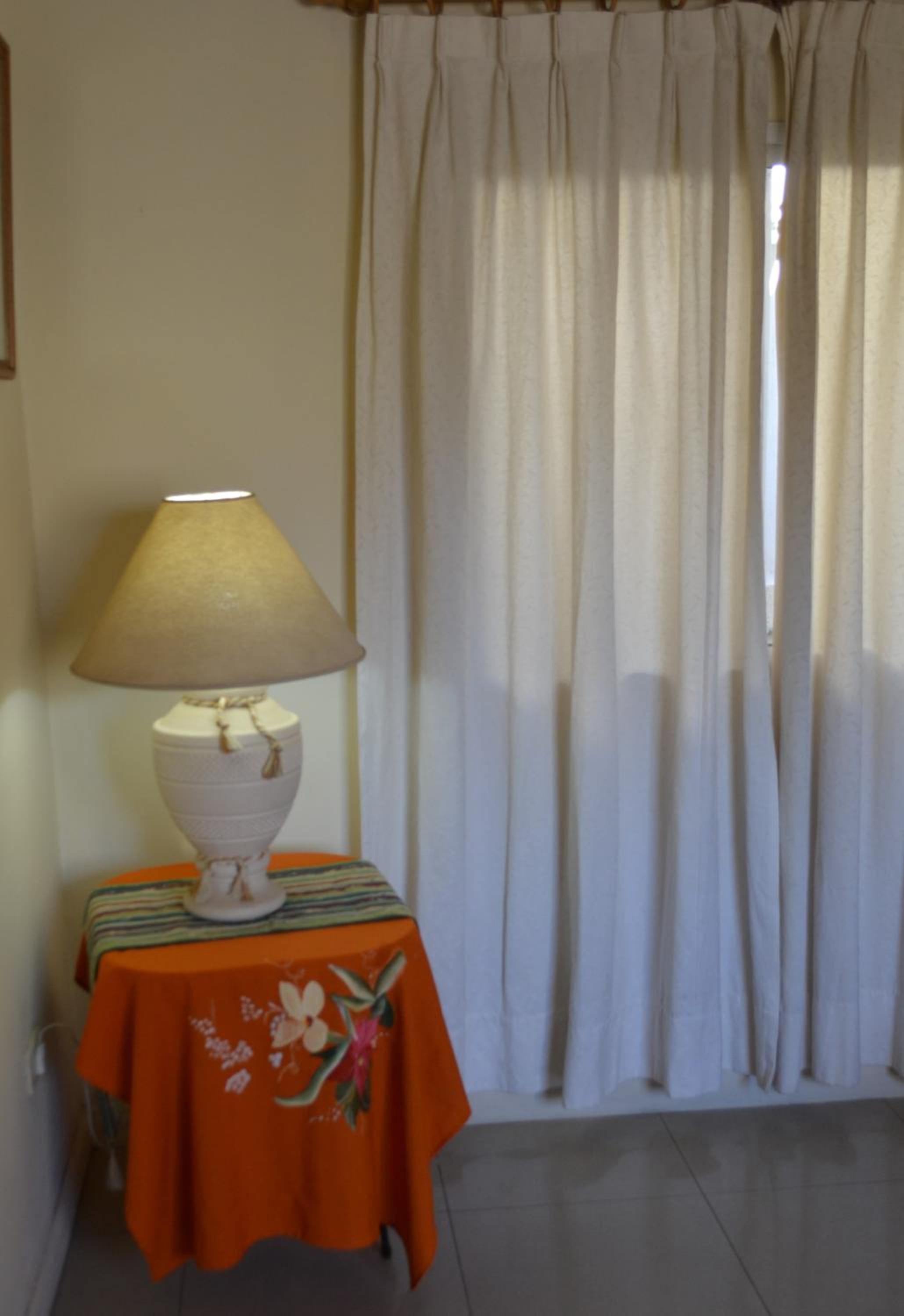 CASA AMPLIA CON COCHERA INCLUIDA CON CAPACIDAD HASTA 7 pasajeros
