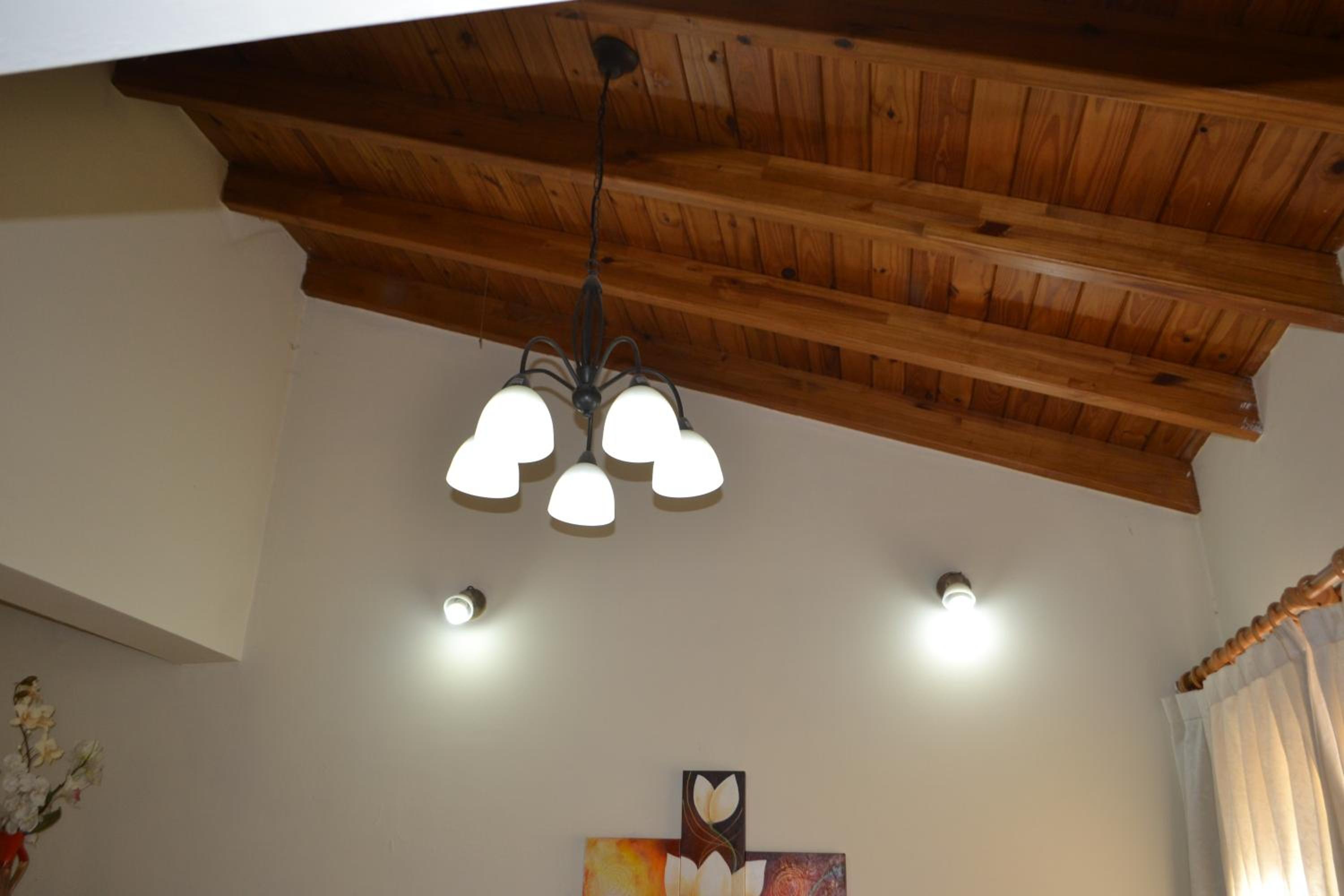 CASA AMPLIA CON COCHERA INCLUIDA CON CAPACIDAD HASTA 7 pasajeros