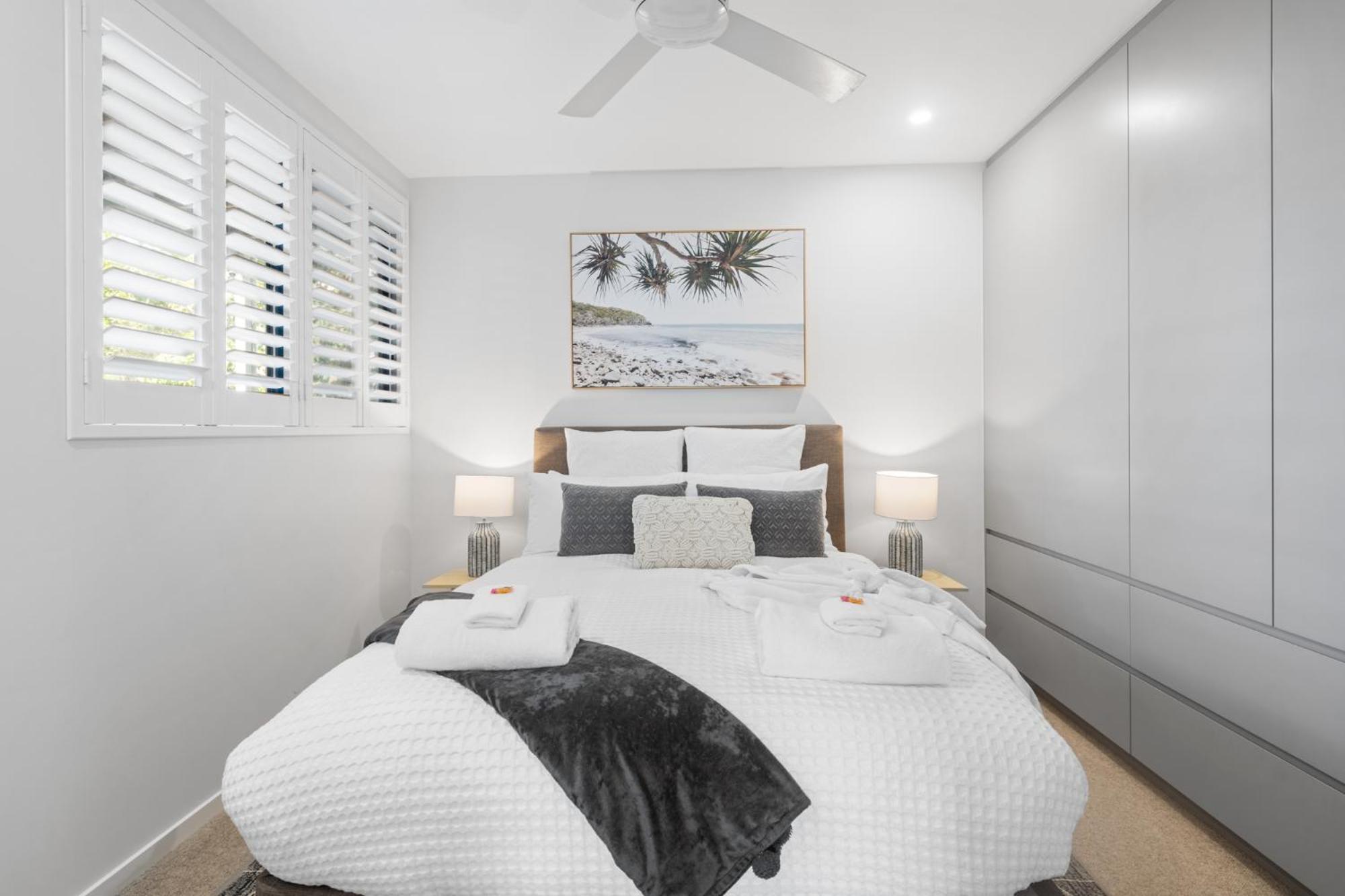 Dicky Beach Original - 2 Bed Downstairs Studio 200m to Beach