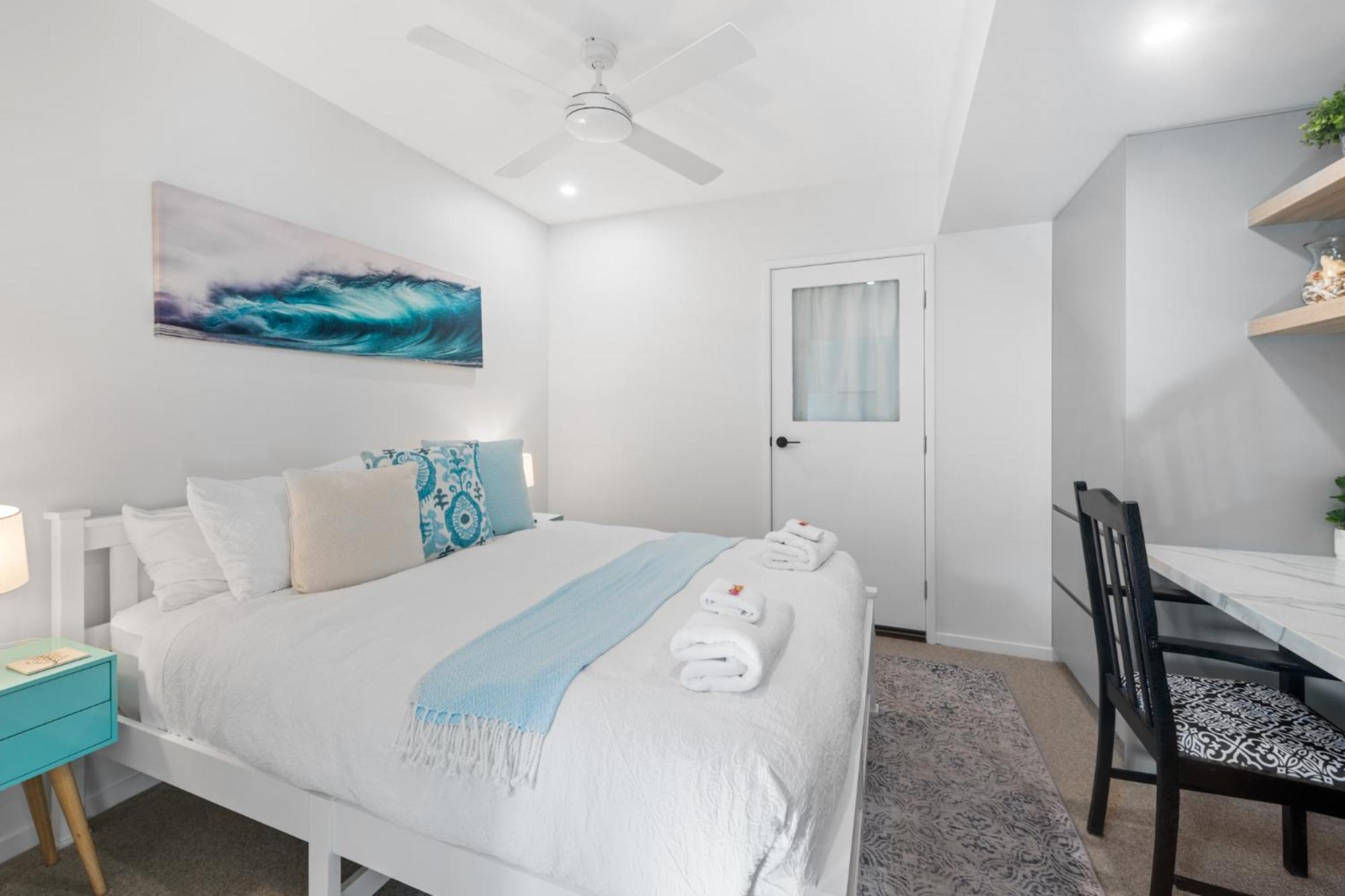 Dicky Beach Original - 2 Bed Downstairs Studio 200m to Beach