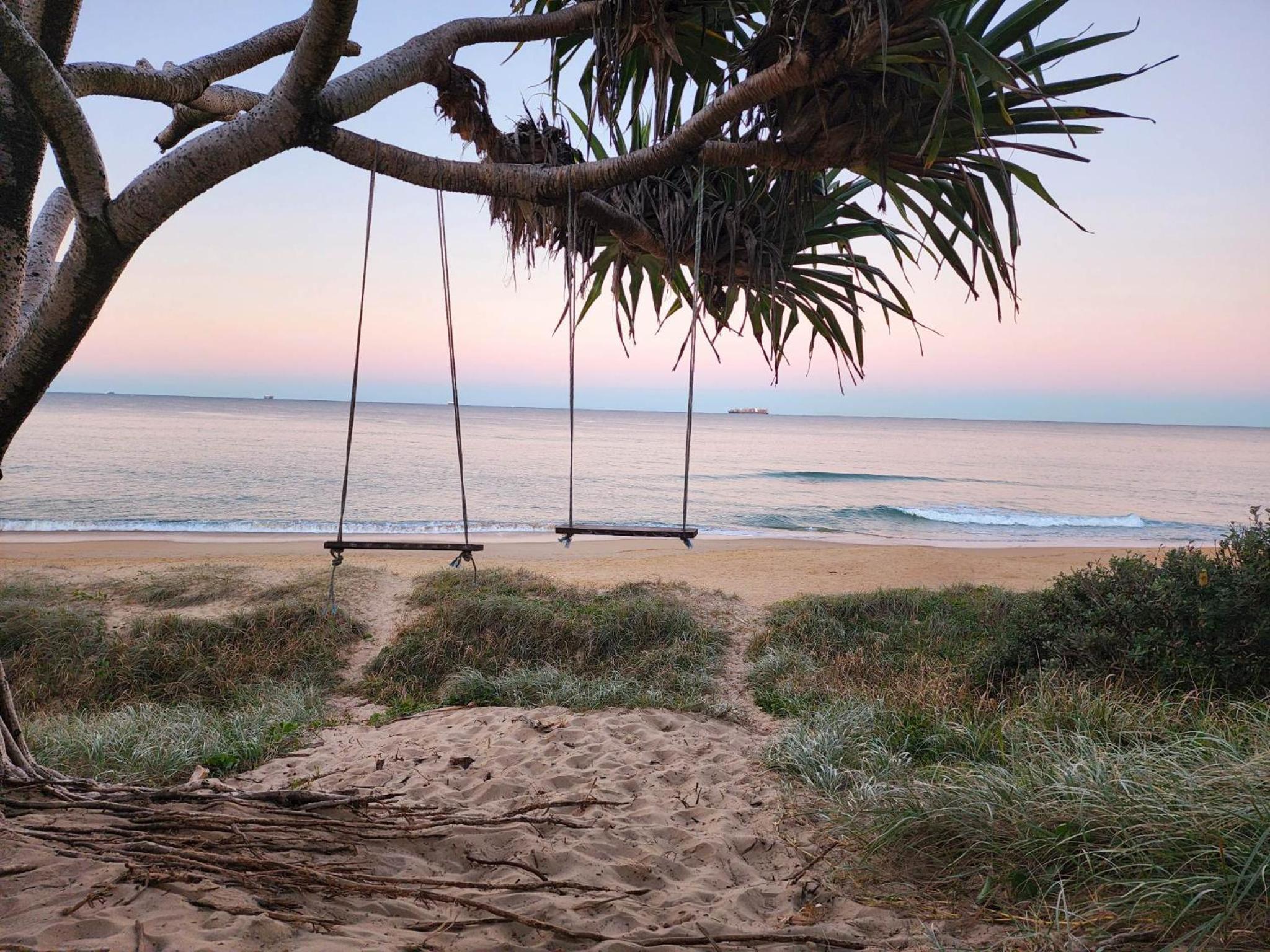 Dicky Beach Original - 2 Bed Downstairs Studio 200m to Beach