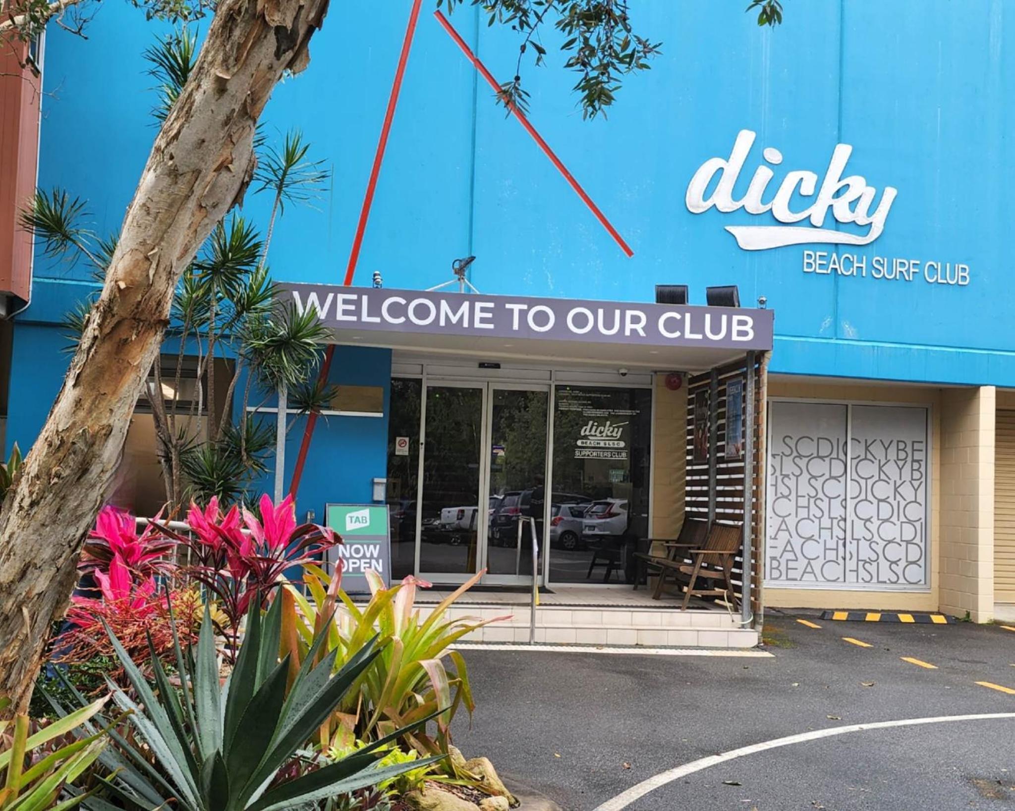 Dicky Beach Original - 2 Bed Downstairs Studio 200m to Beach