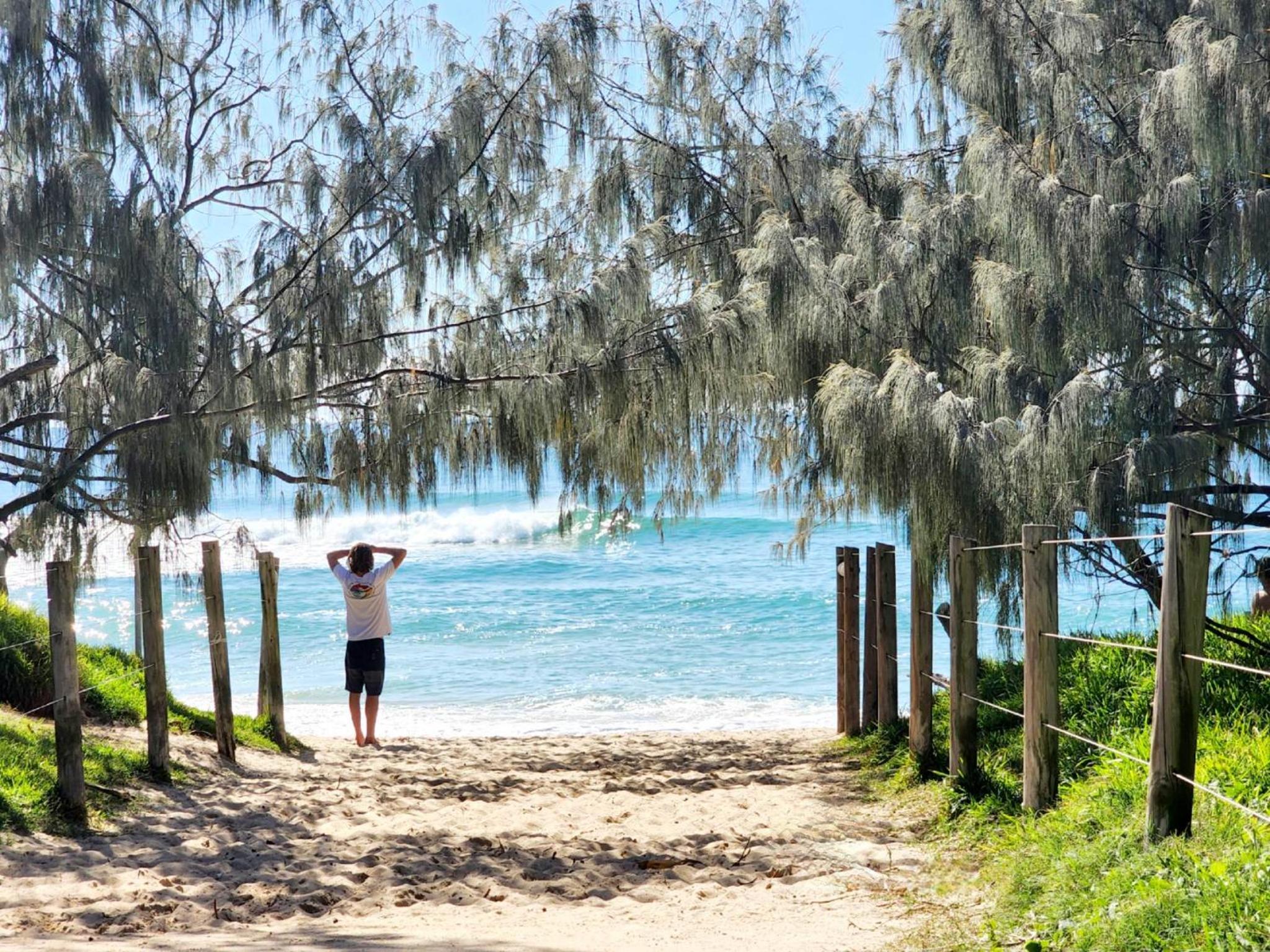 Dicky Beach Original - 2 Bed Downstairs Studio 200m to Beach