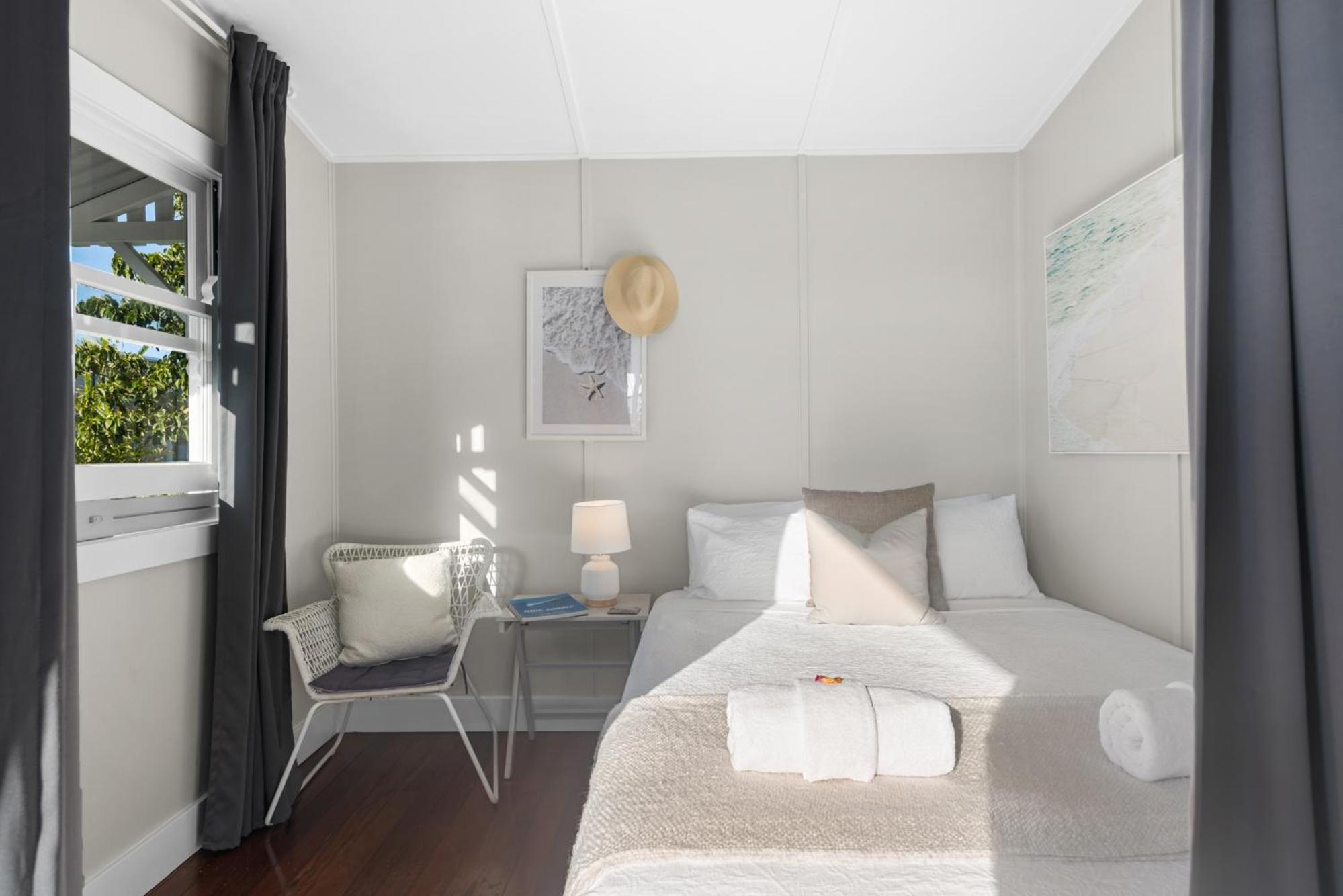 Stunning 4 Bedroom Beach House - Dicky Beach Original