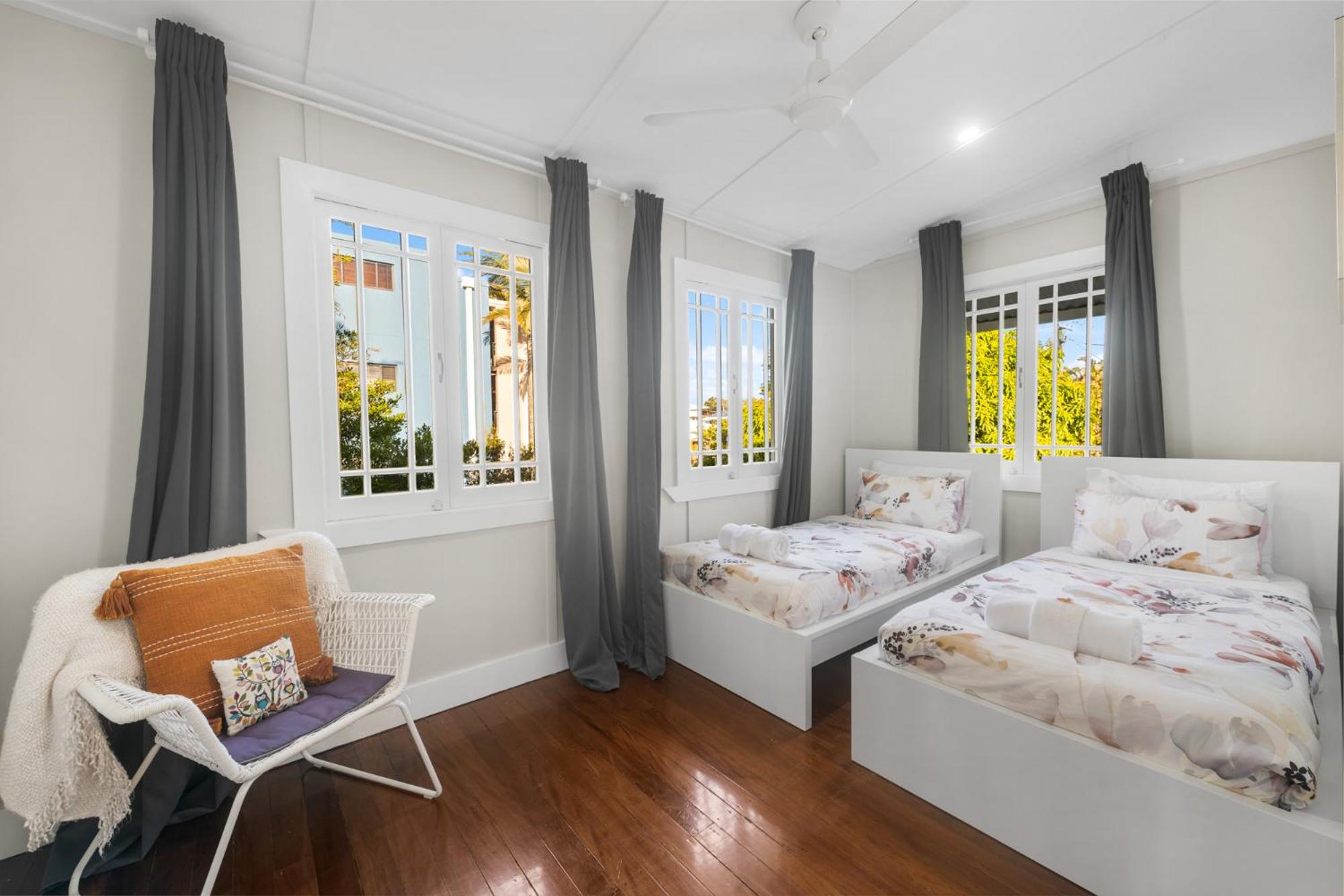 Stunning 4 Bedroom Beach House - Dicky Beach Original