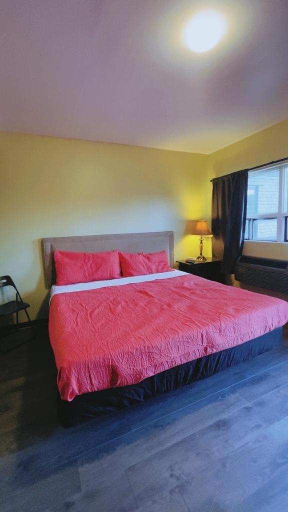 Crestwood Motel