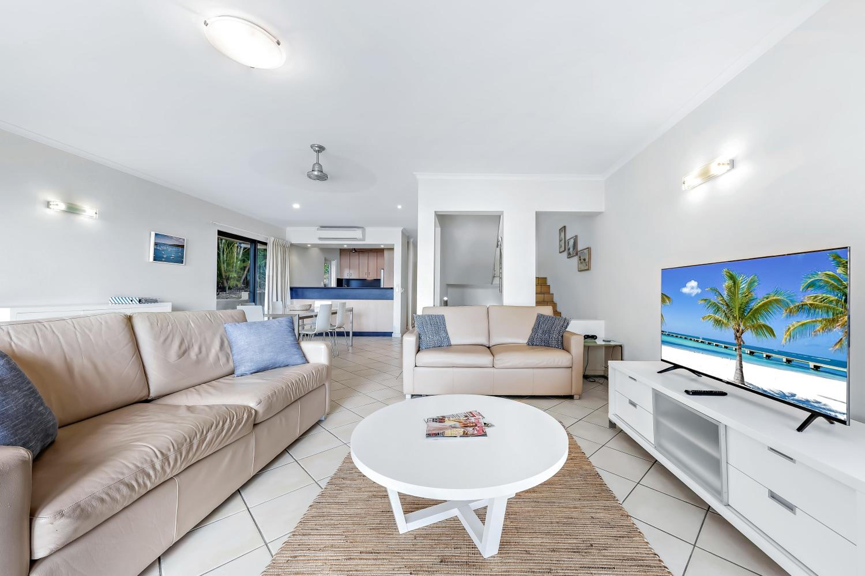Whitsunday Beachfront Apartment on Broadwater