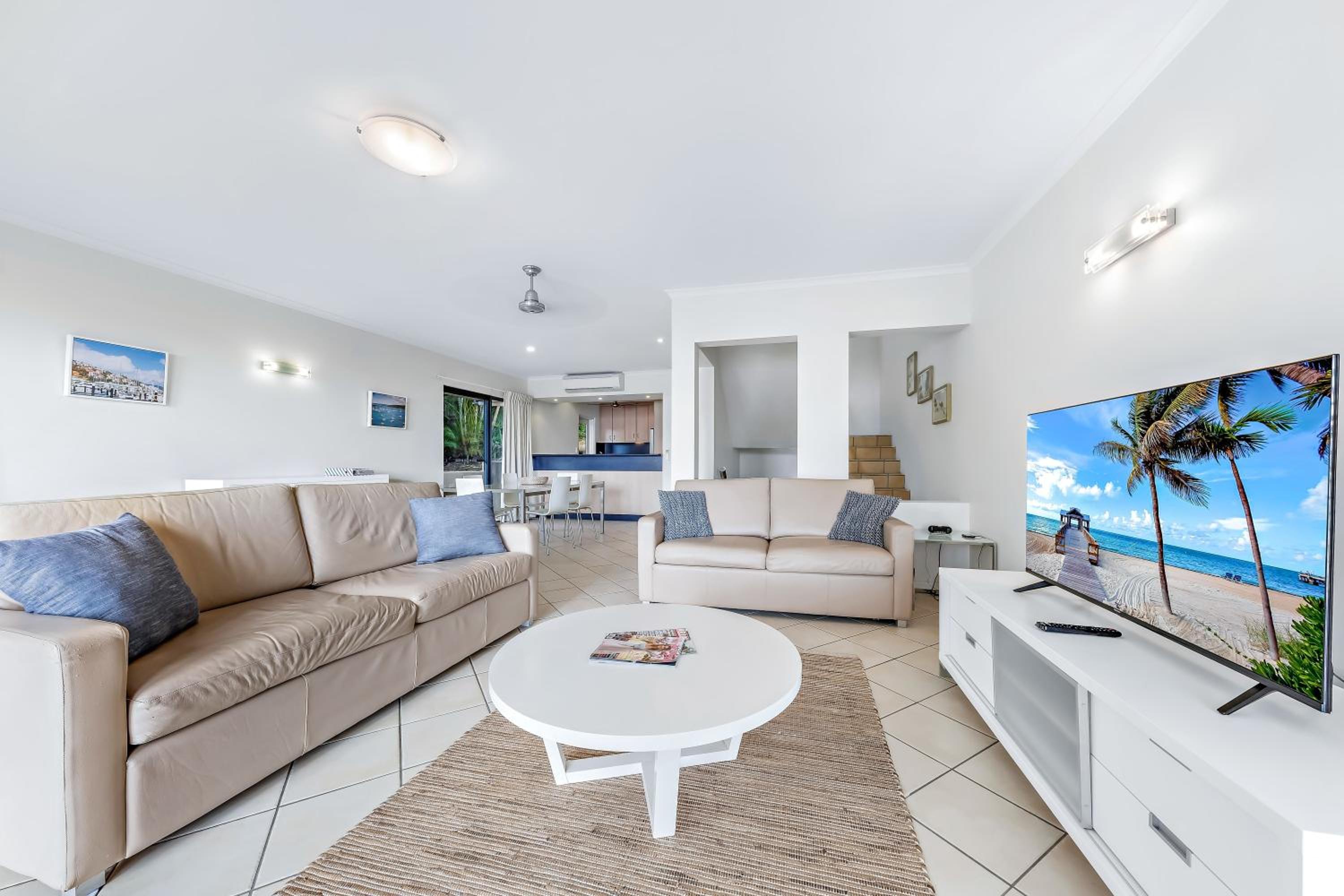 Whitsunday Beachfront Apartment on Broadwater