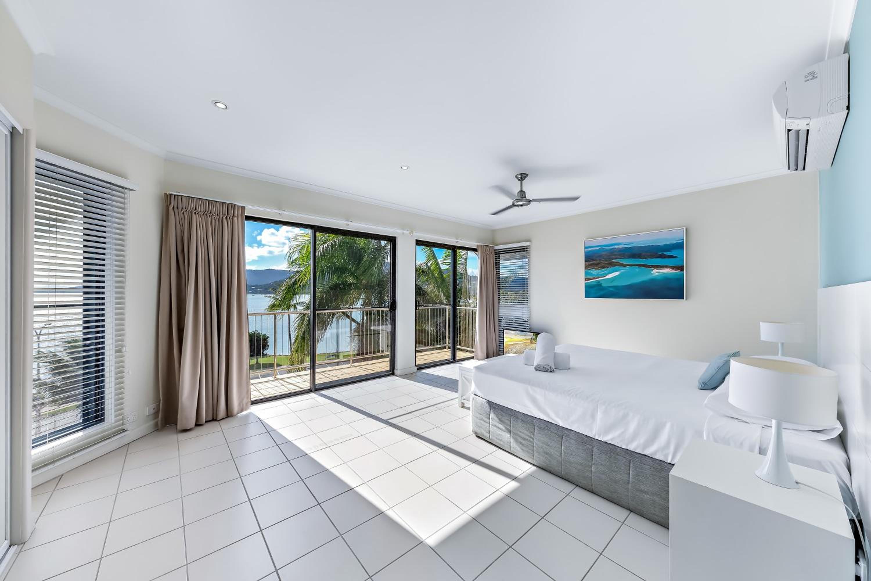Whitsunday Beachfront Apartment on Broadwater