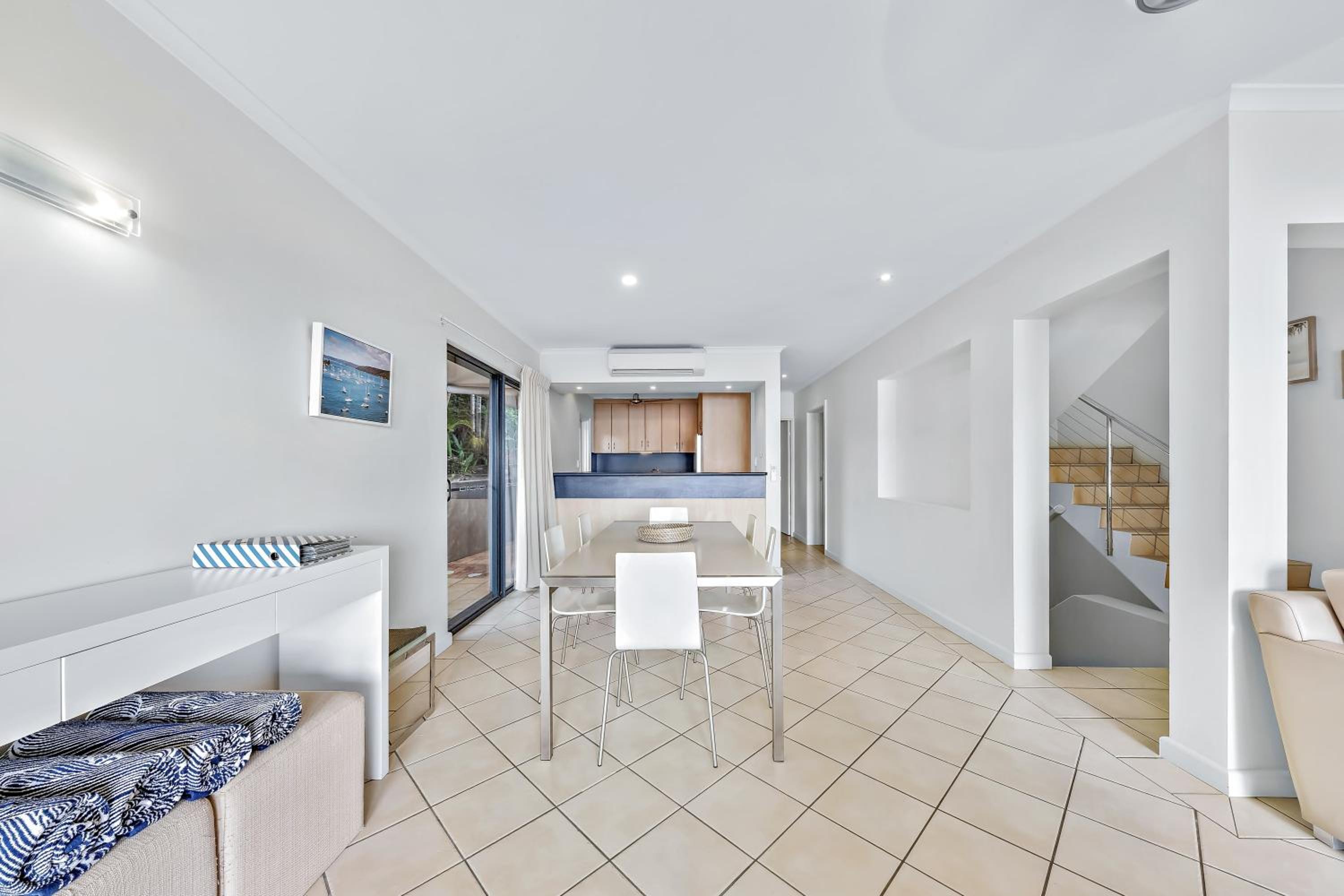 Whitsunday Beachfront Apartment on Broadwater