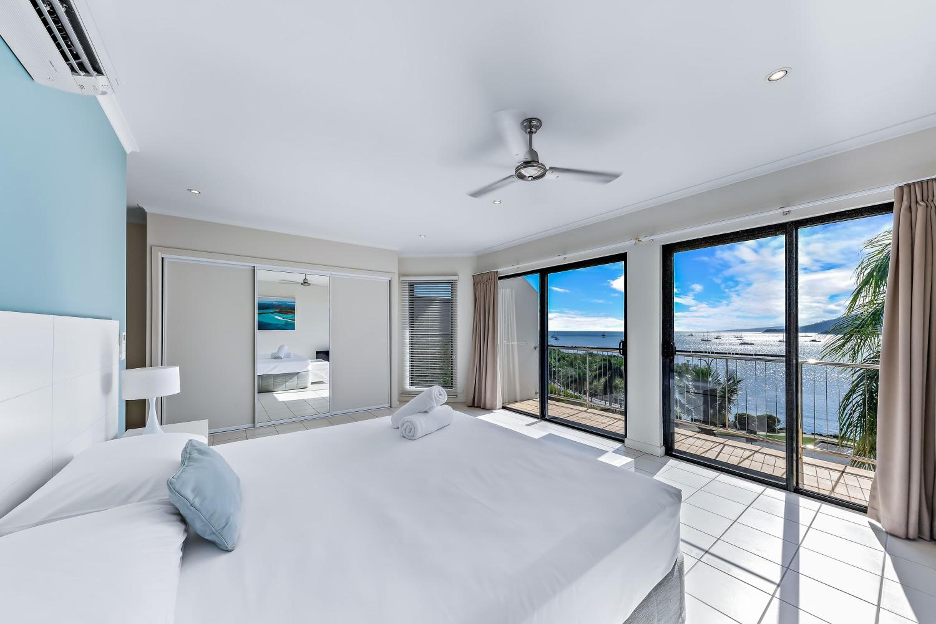 Whitsunday Beachfront Apartment on Broadwater