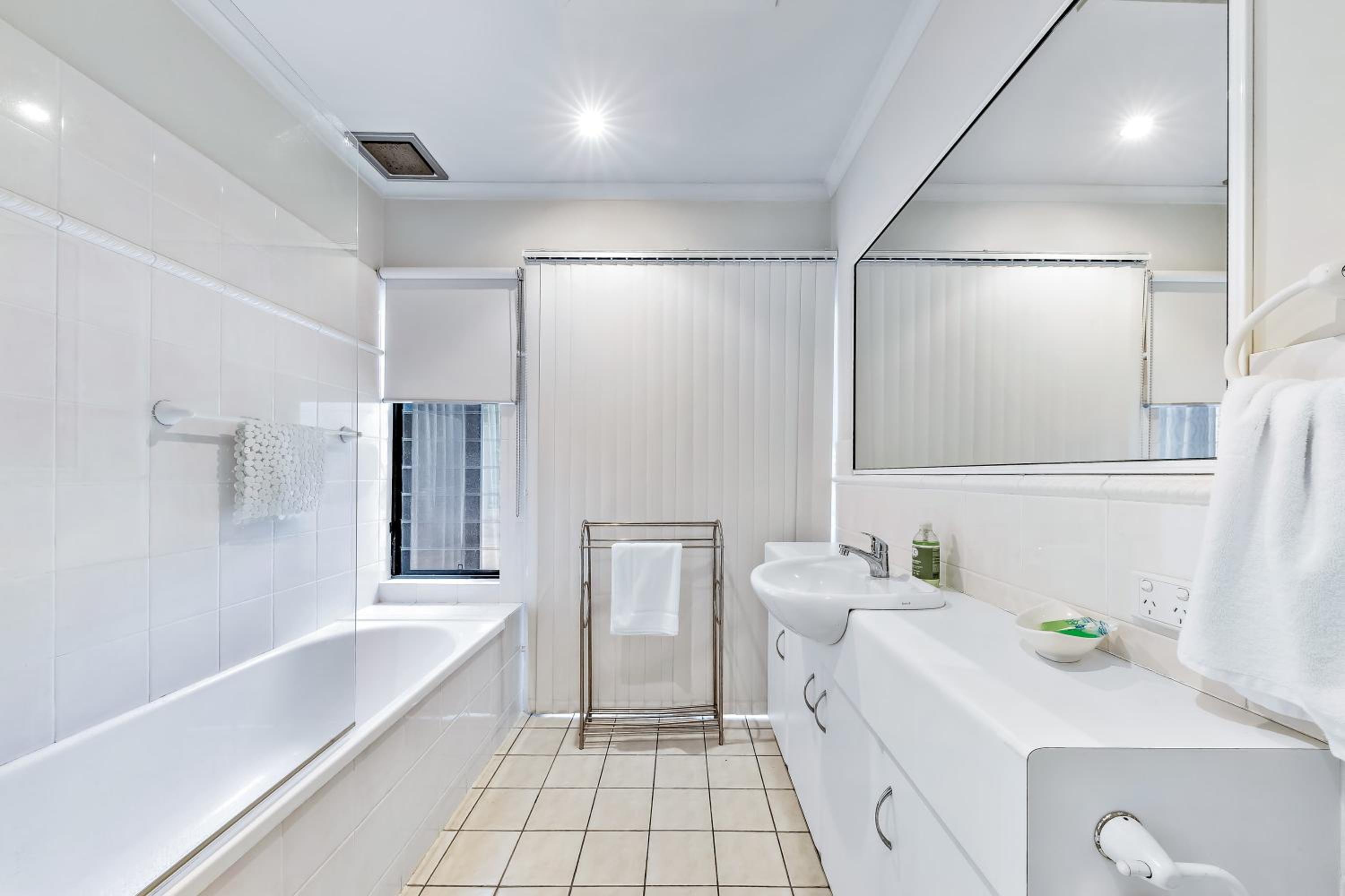 Whitsunday Beachfront Apartment on Broadwater