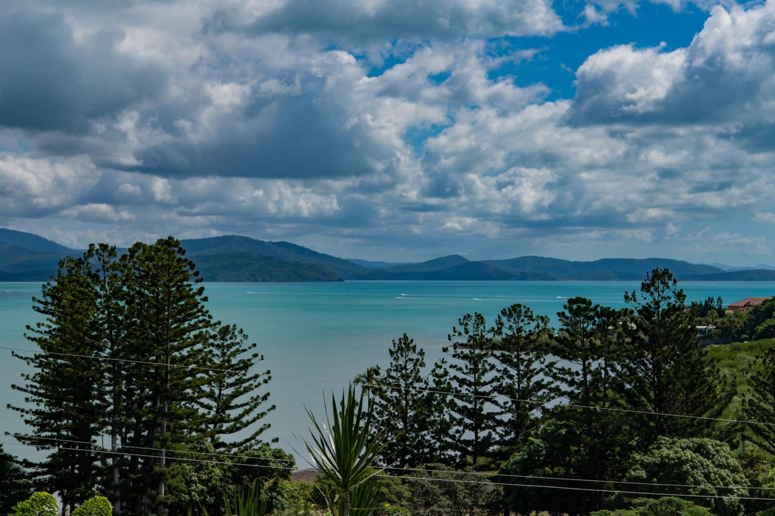 Whitsunday Beachfront Apartment on Broadwater