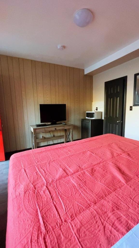 Crestwood Motel