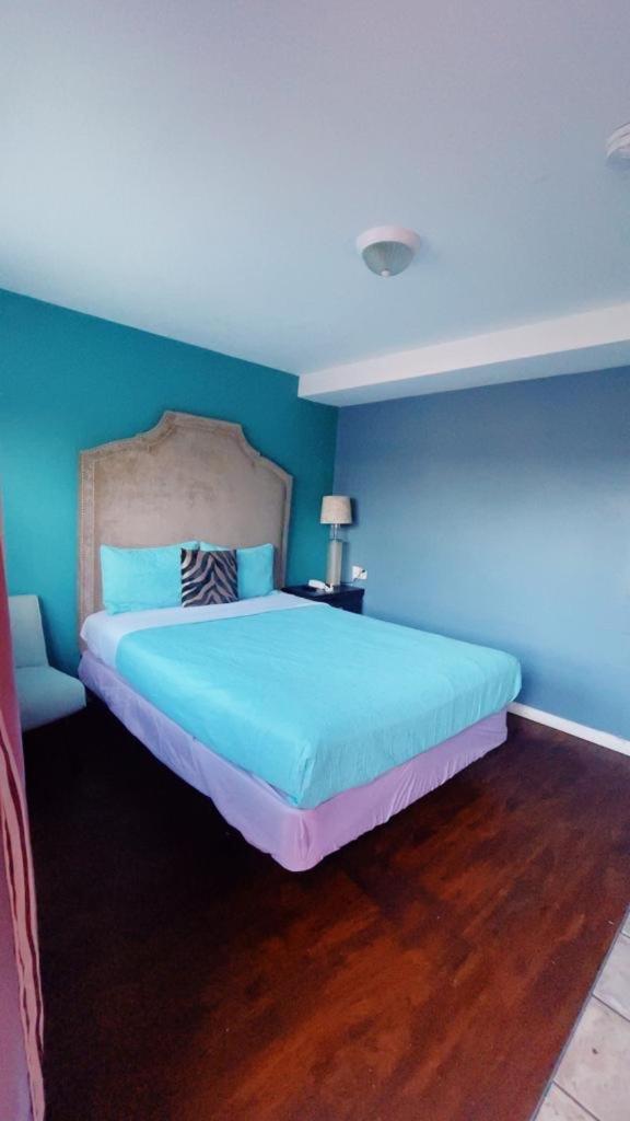 Crestwood Motel