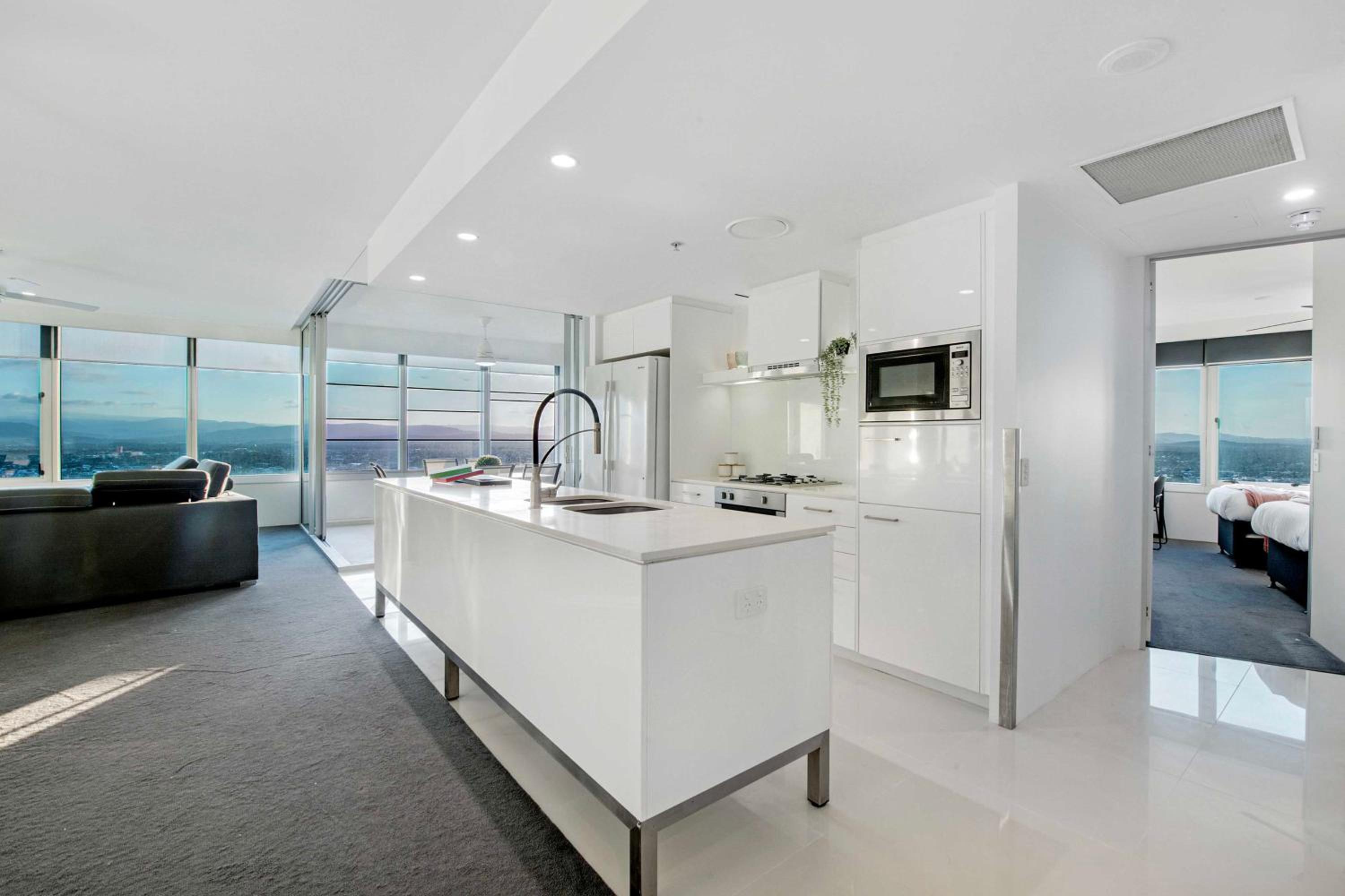 Hinterland Views! - Q Tower Apartments - From Level 3 - Self Contained & Privately Managed - Wow Stay